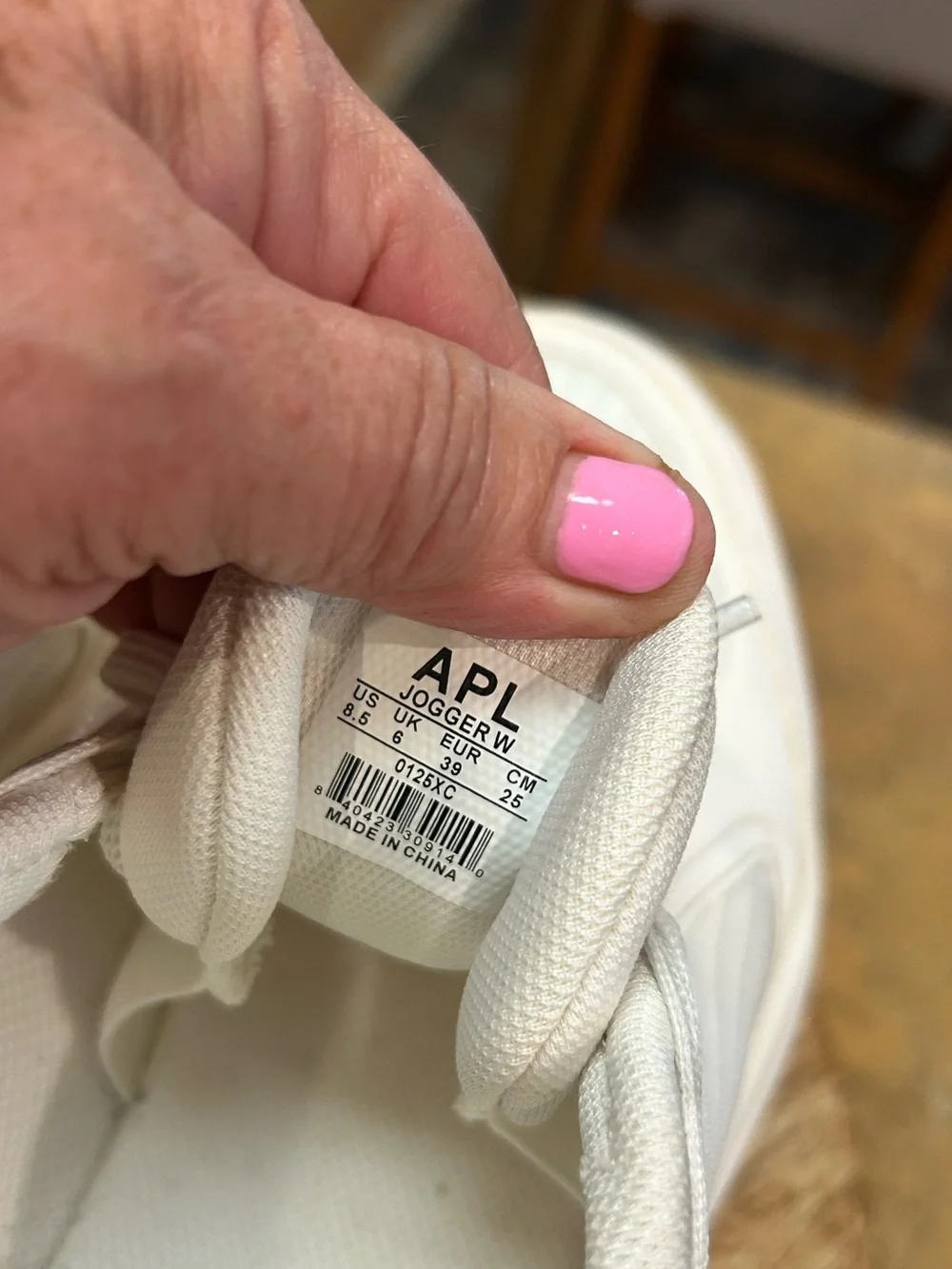 APL women jogger