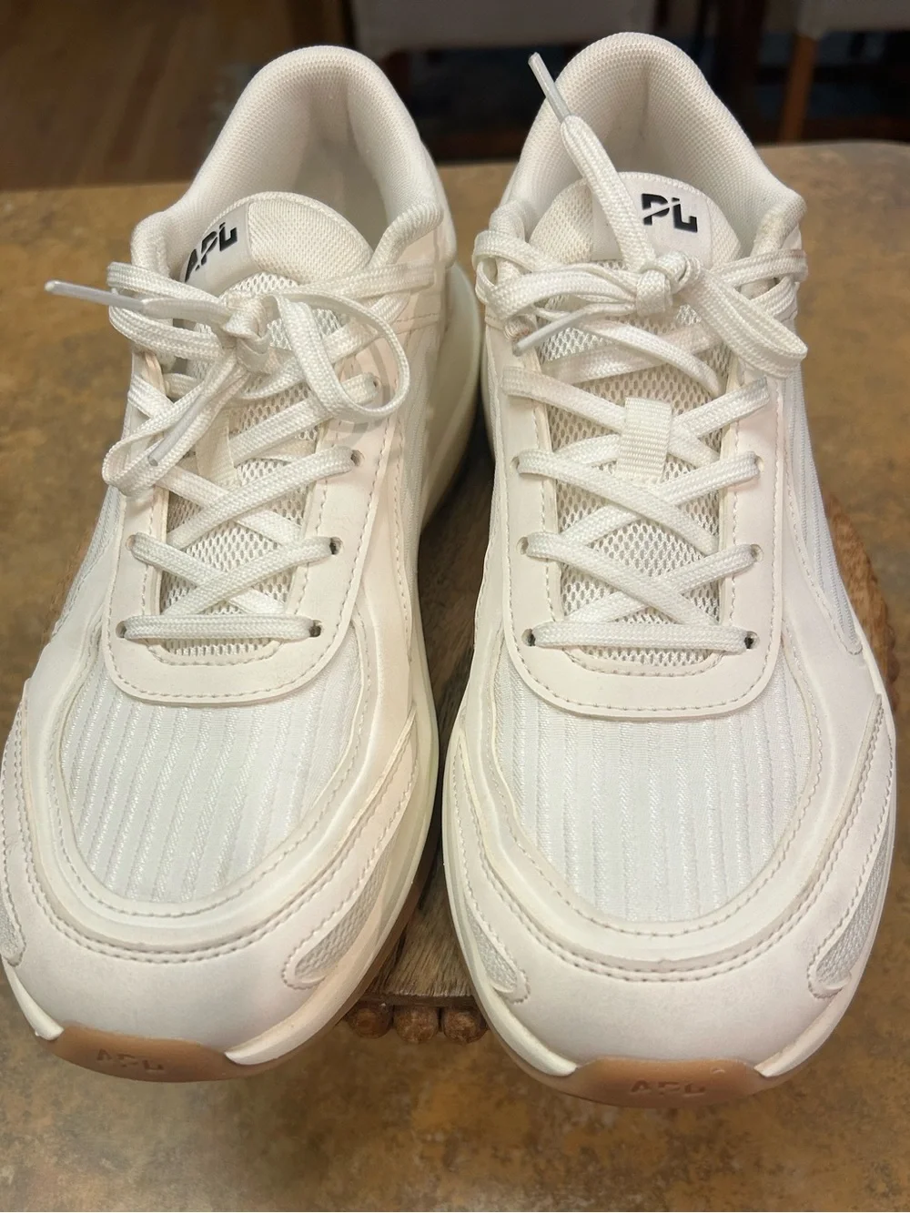 APL women jogger