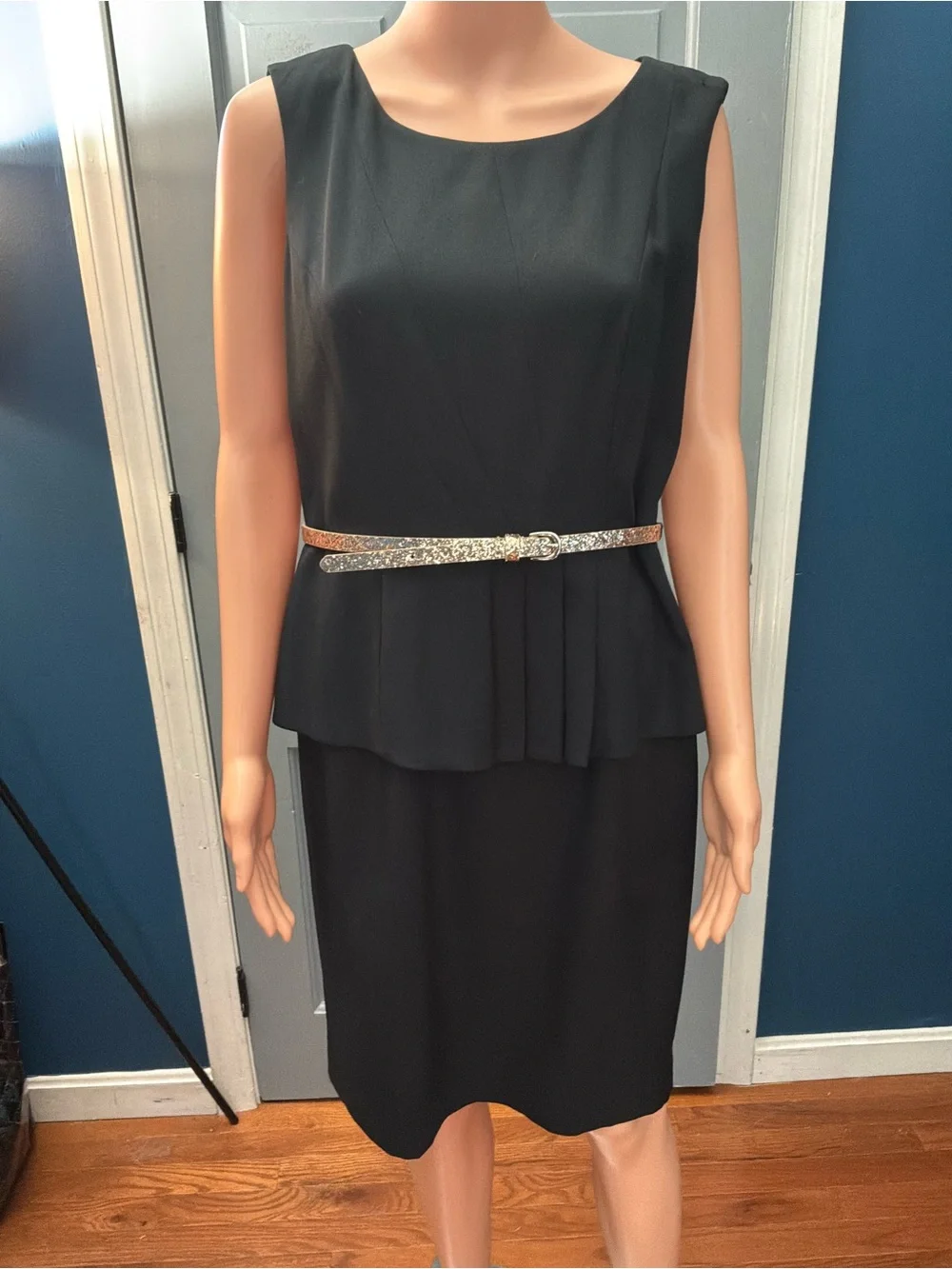 Ellen Tracy classic sleeveless