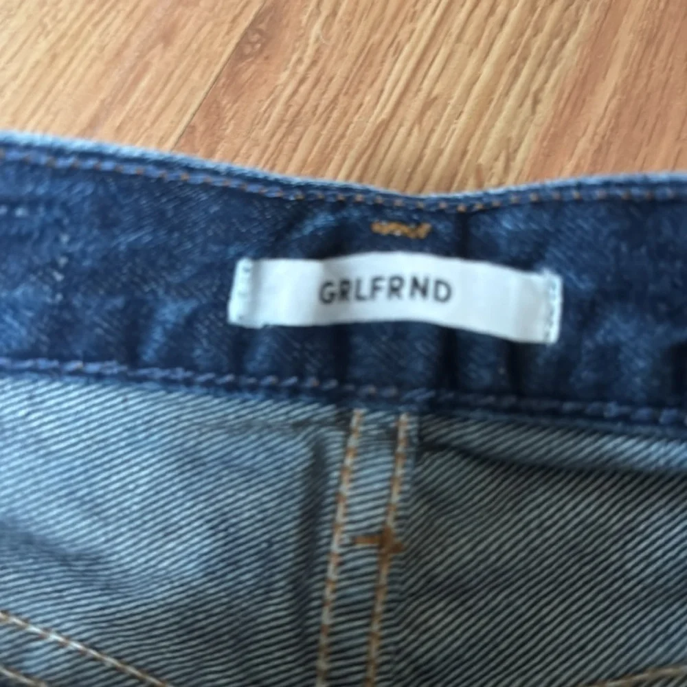 GRLFRND kaia distressed