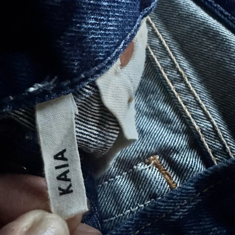 GRLFRND kaia distressed