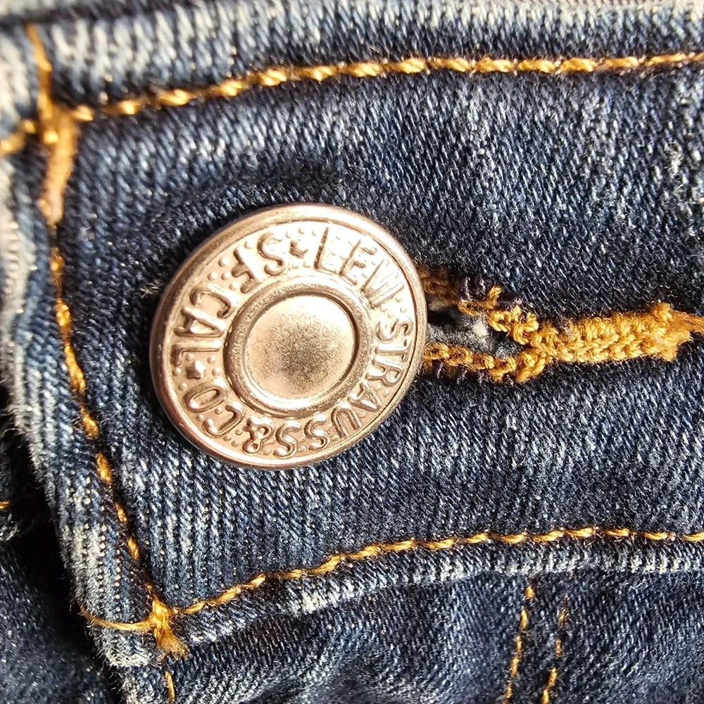 Levis levi 712