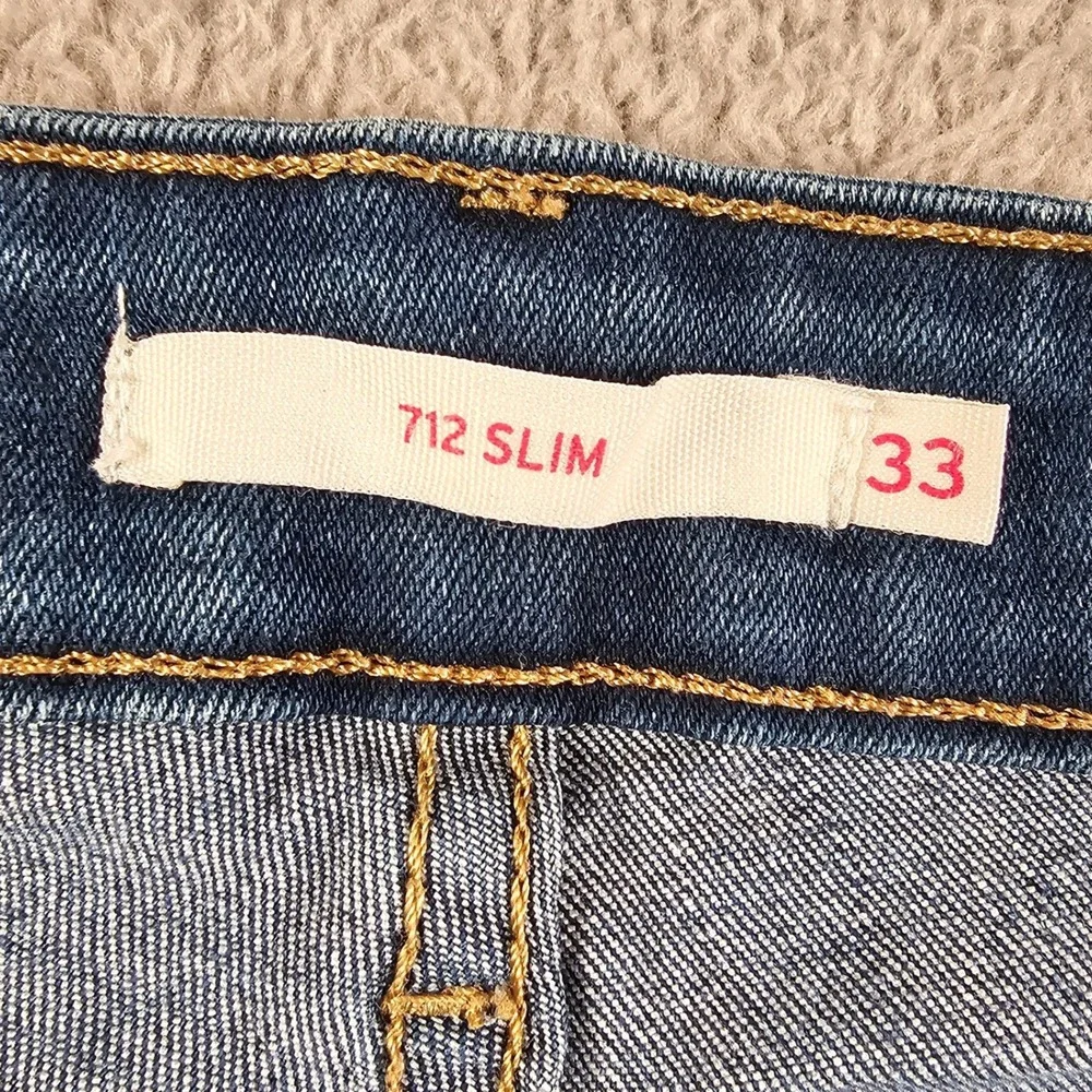 Levis levi 712