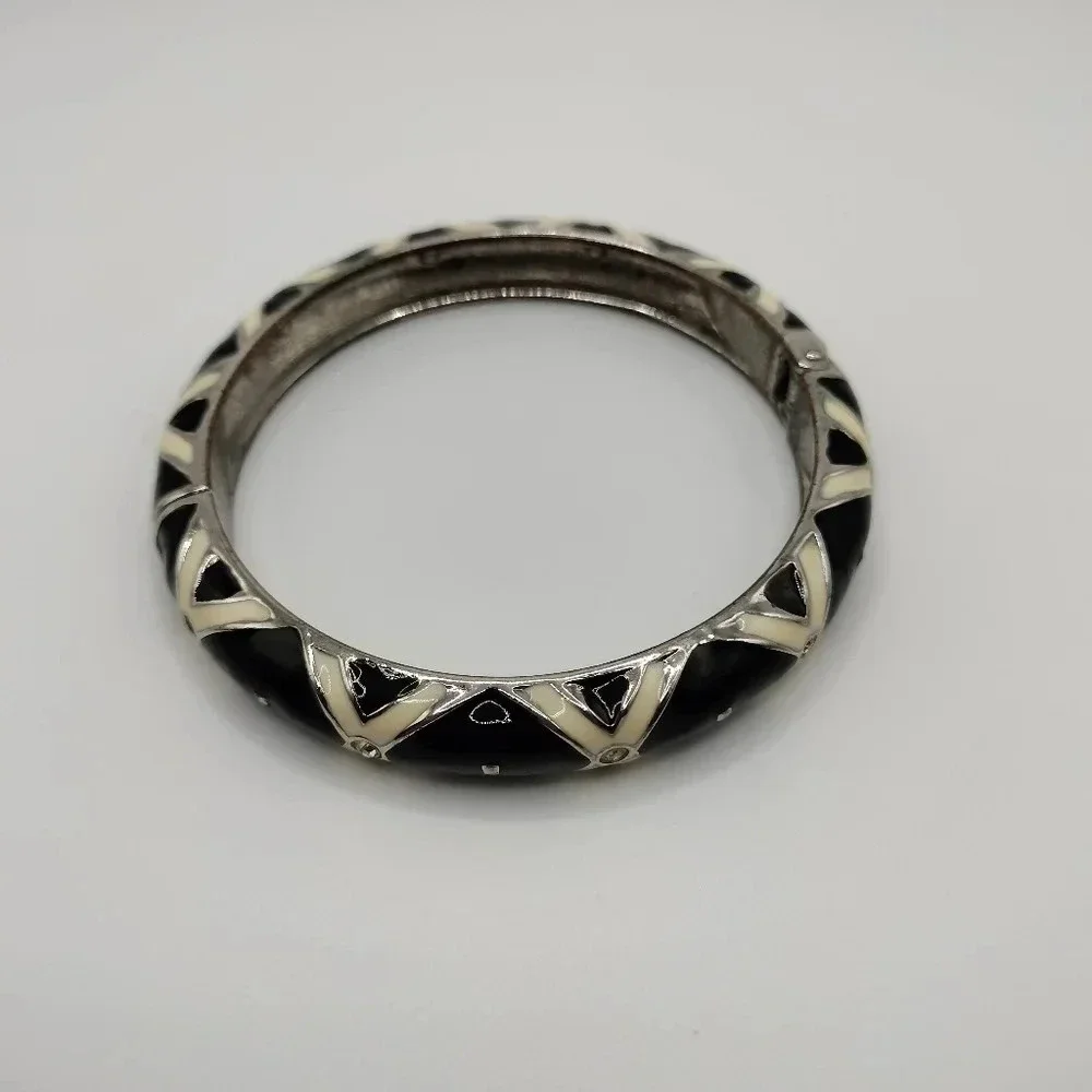 Unbranded silver tone
