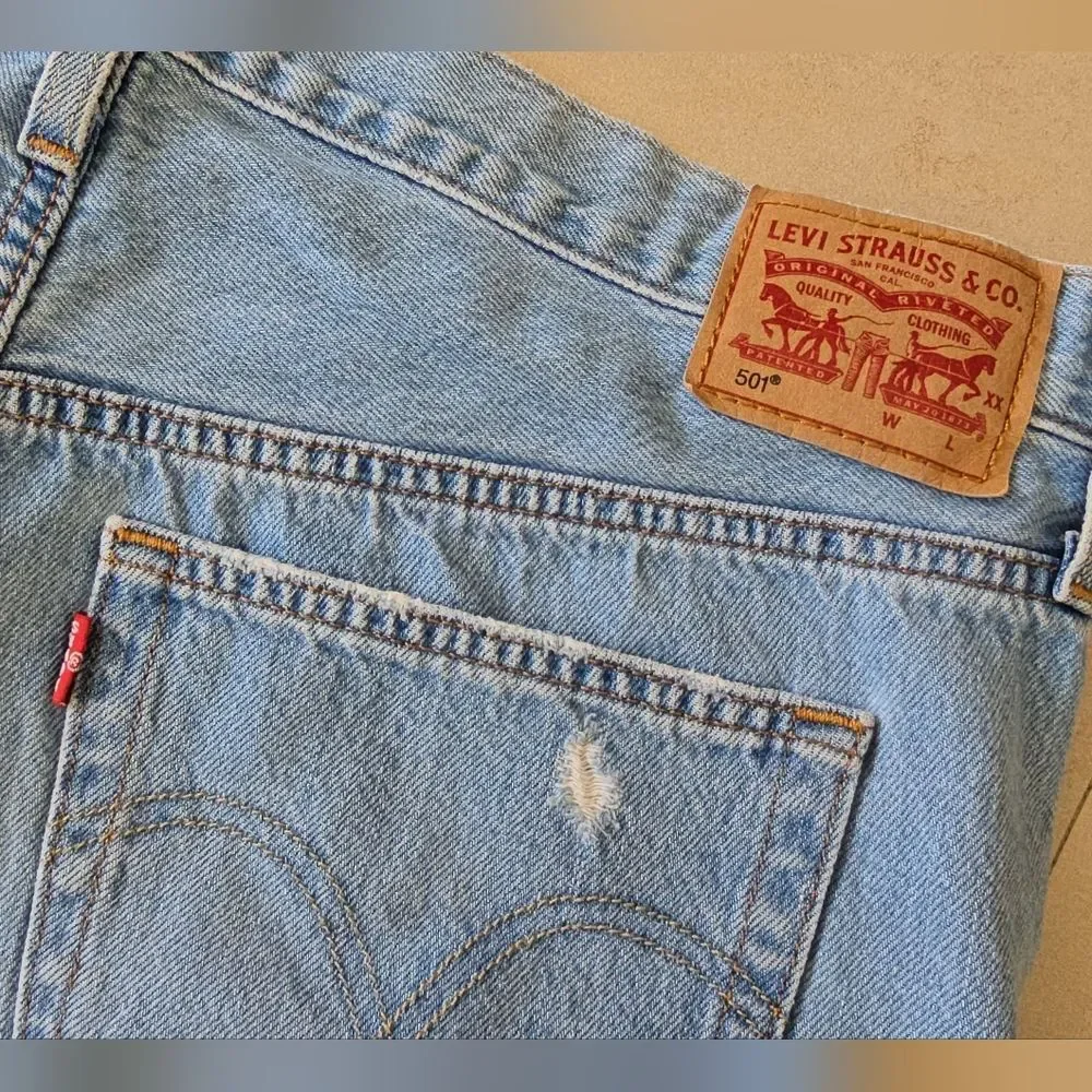 Levis stylish light