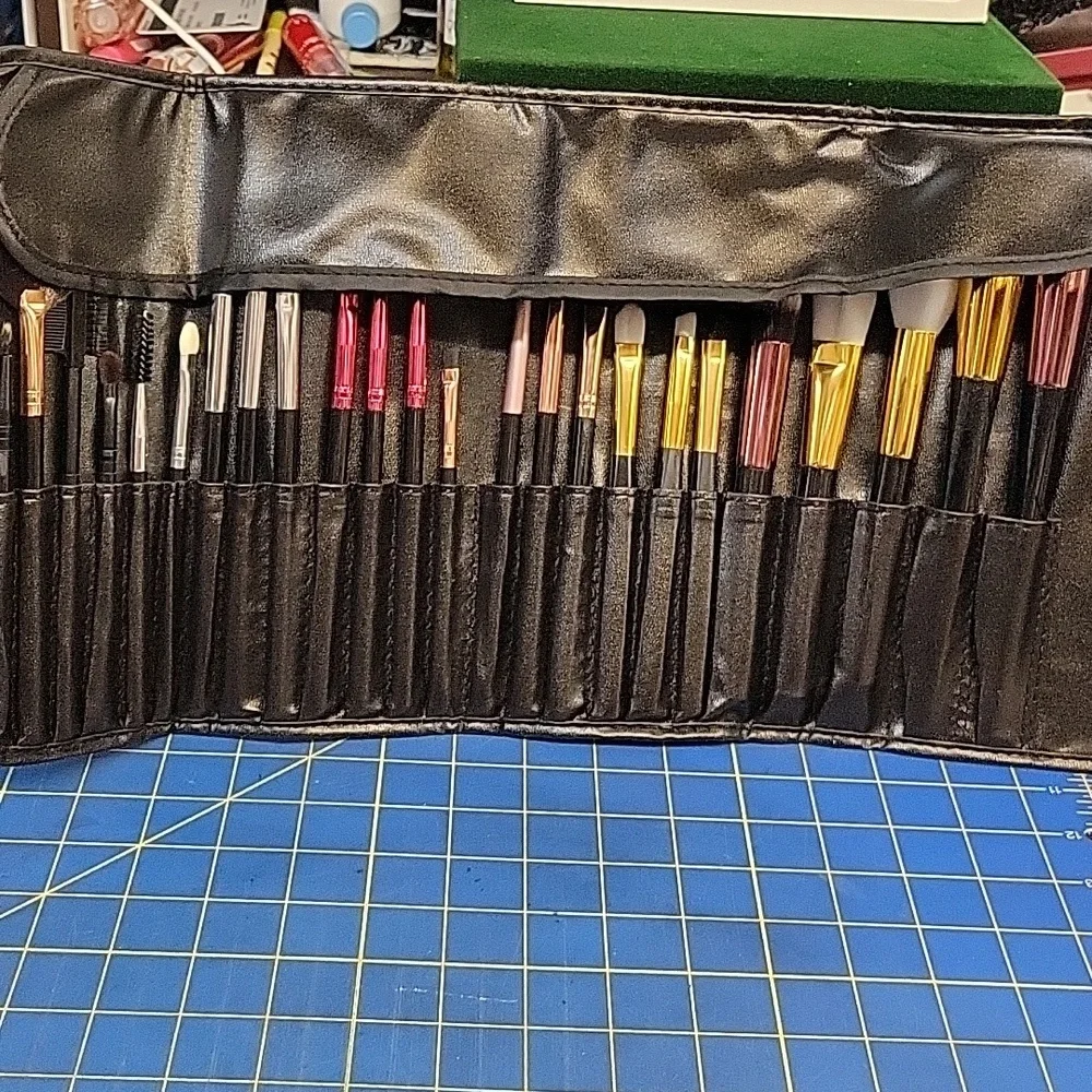 Source Unknown stylish makeup
