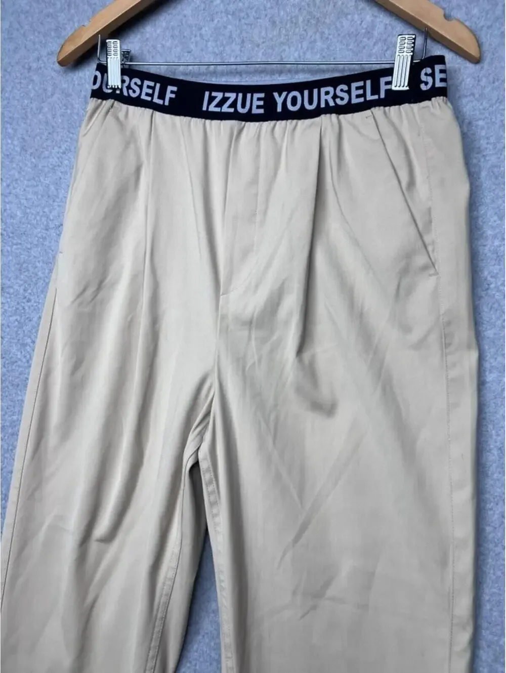 Izzue yourself khaki