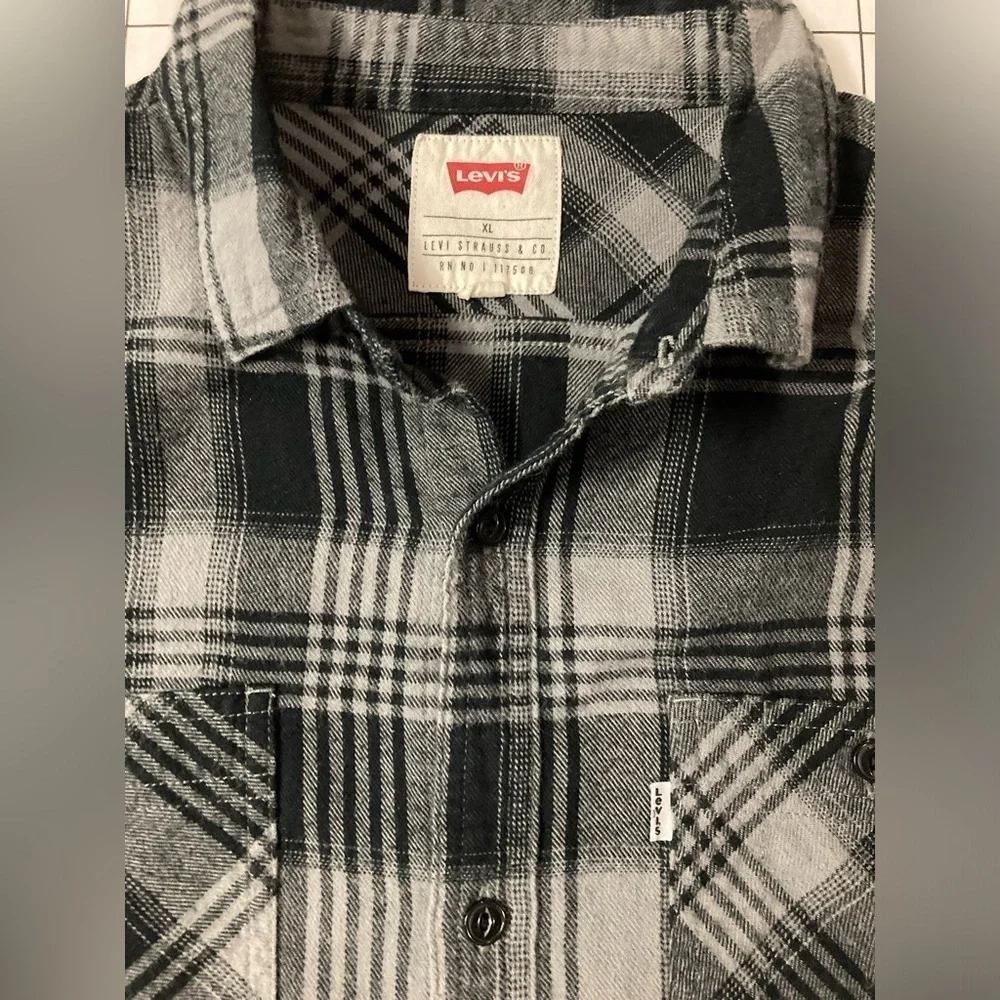 🌟 2/$22 🌟‎ Levi’s Boy’s  XL Black/Gray Flannel Button Down Shirt