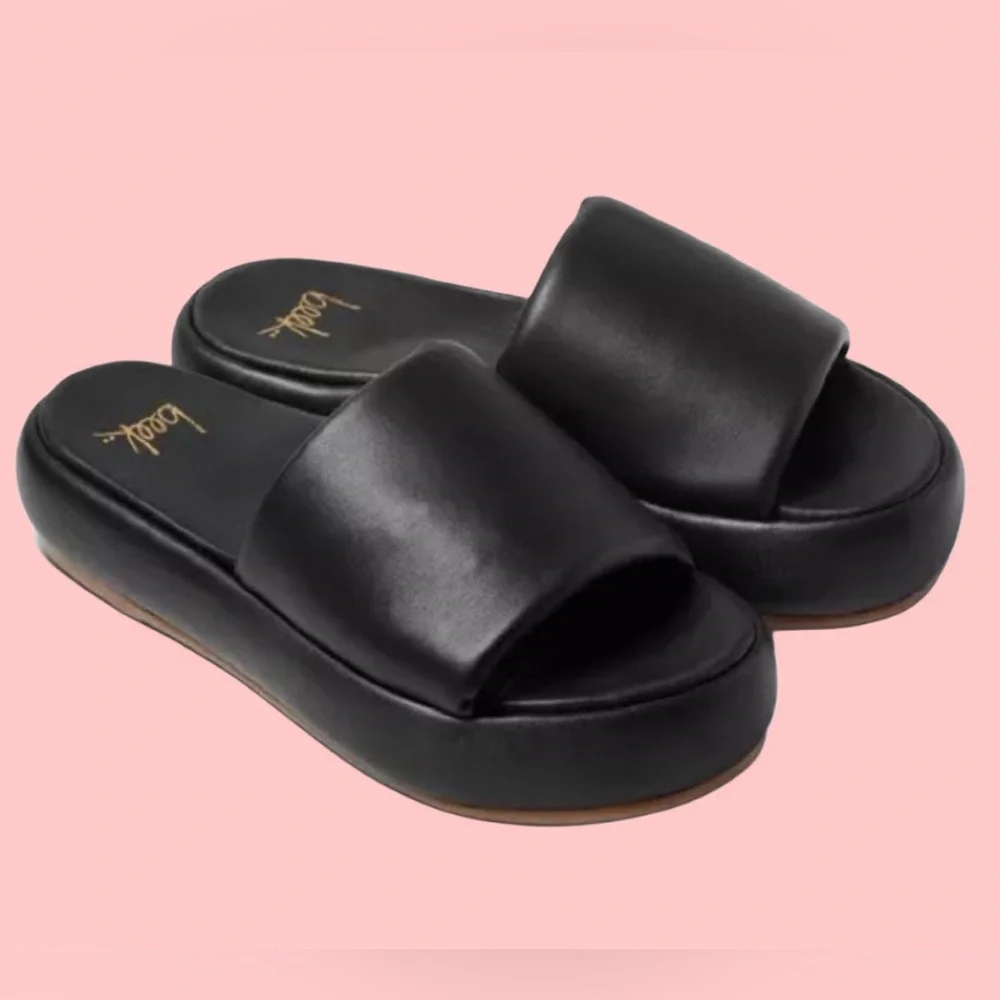 Beek Trumpeter Black Leather Sandal