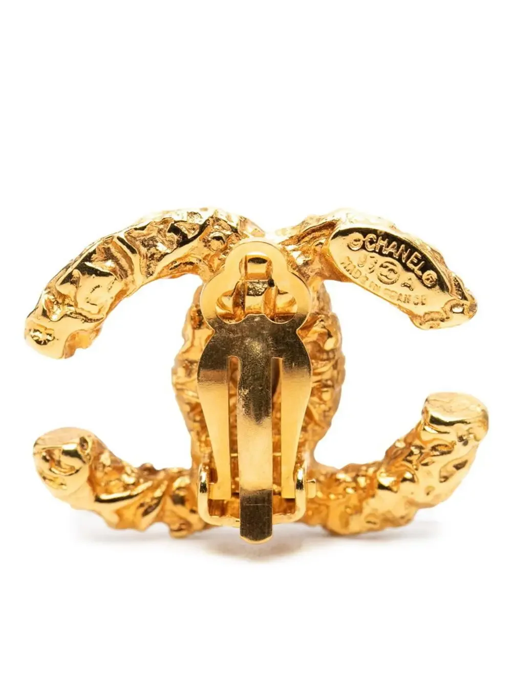 CHANEL elevate your