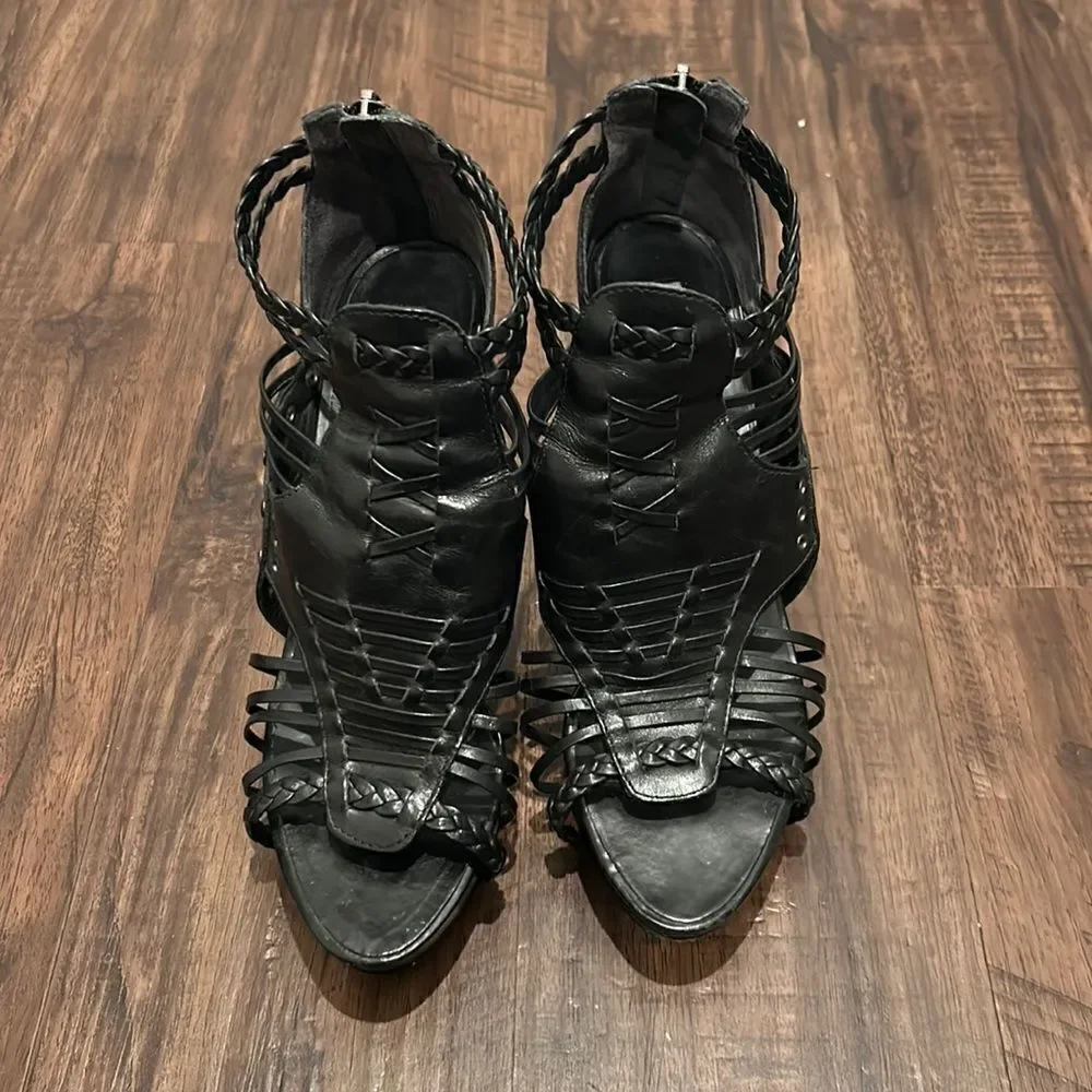 Pour La Victoire Black Leather Platform High Heels, Size 9