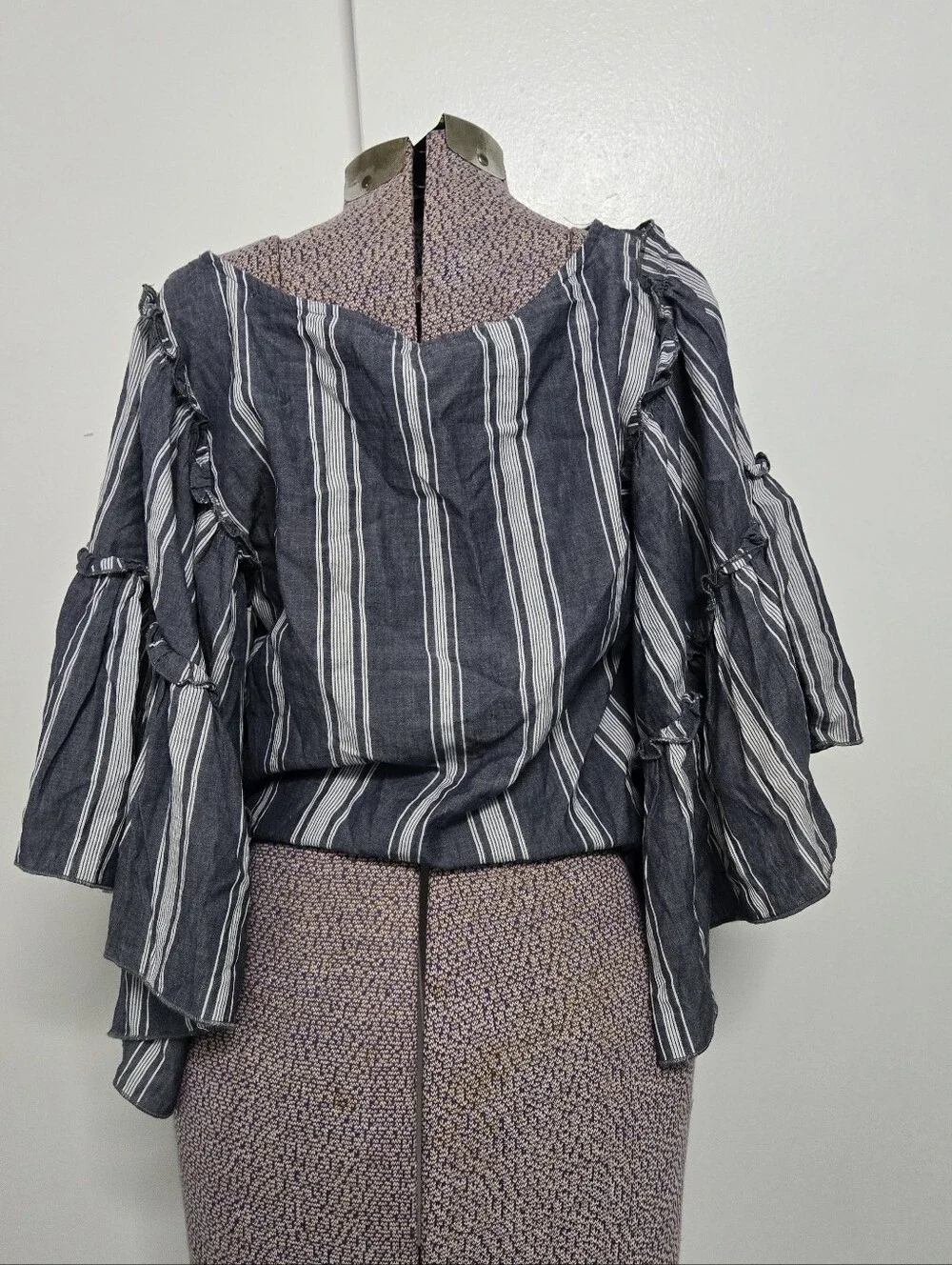 Hollister flare sleeve