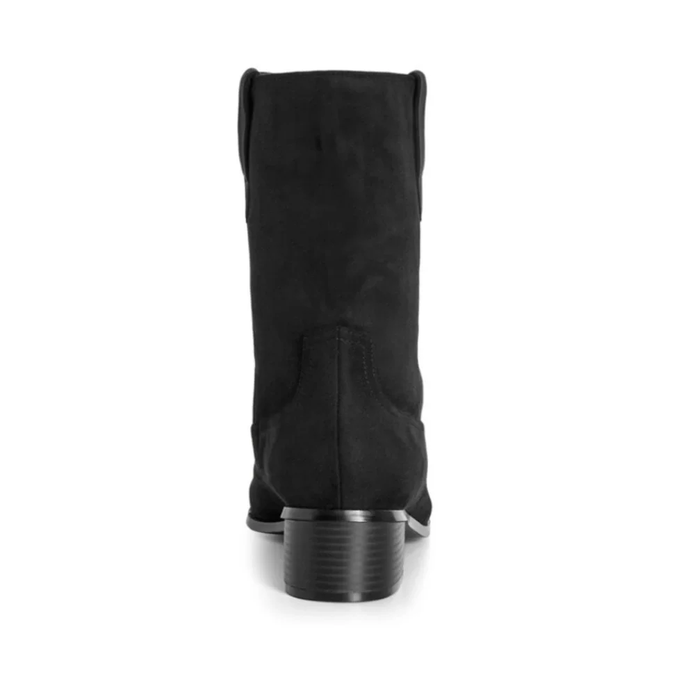 Evans women’s wide