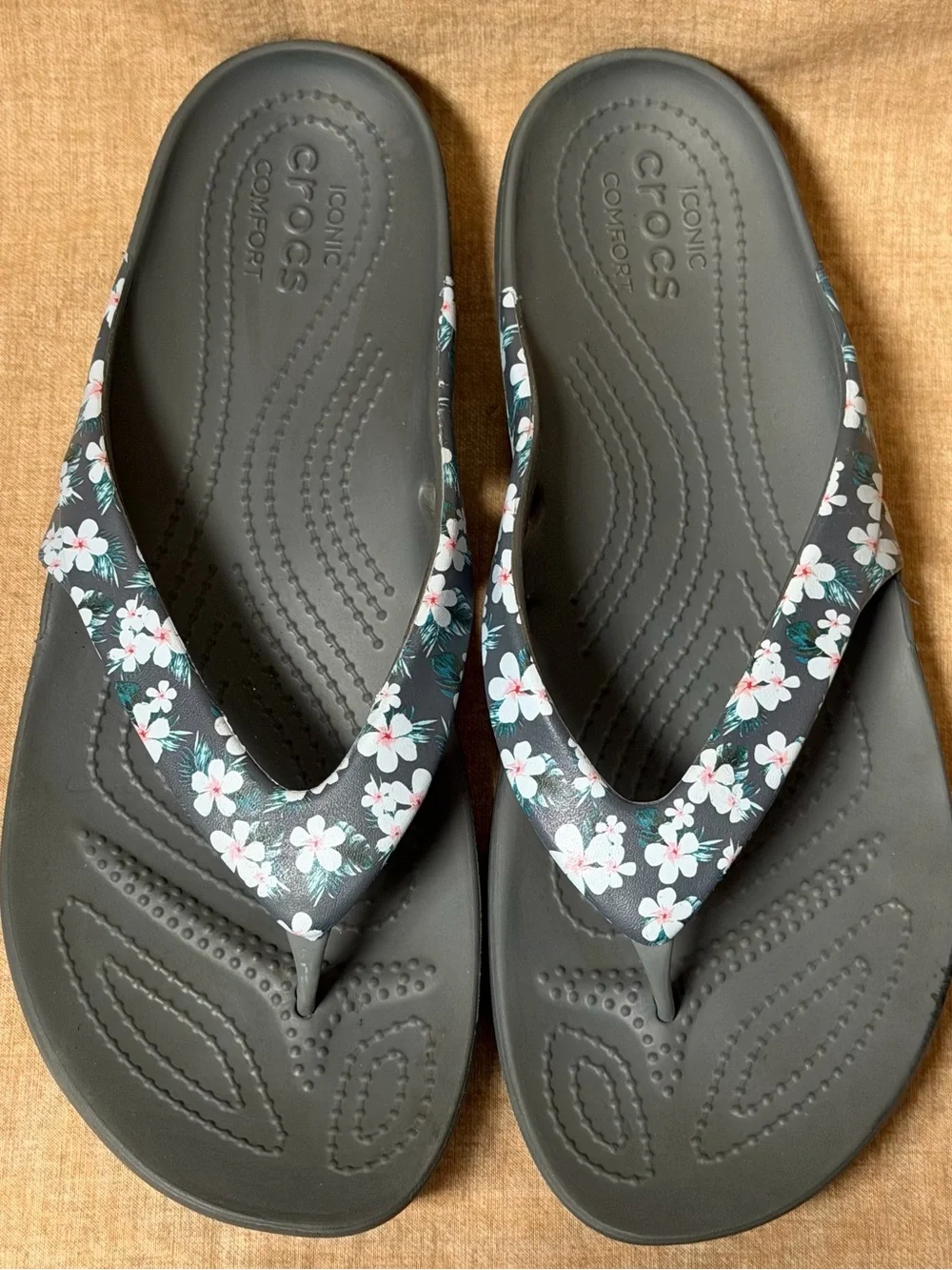 Crocs Iconic Comfort Women's Flip Flop Gray Floral Thing Sandals SzW10