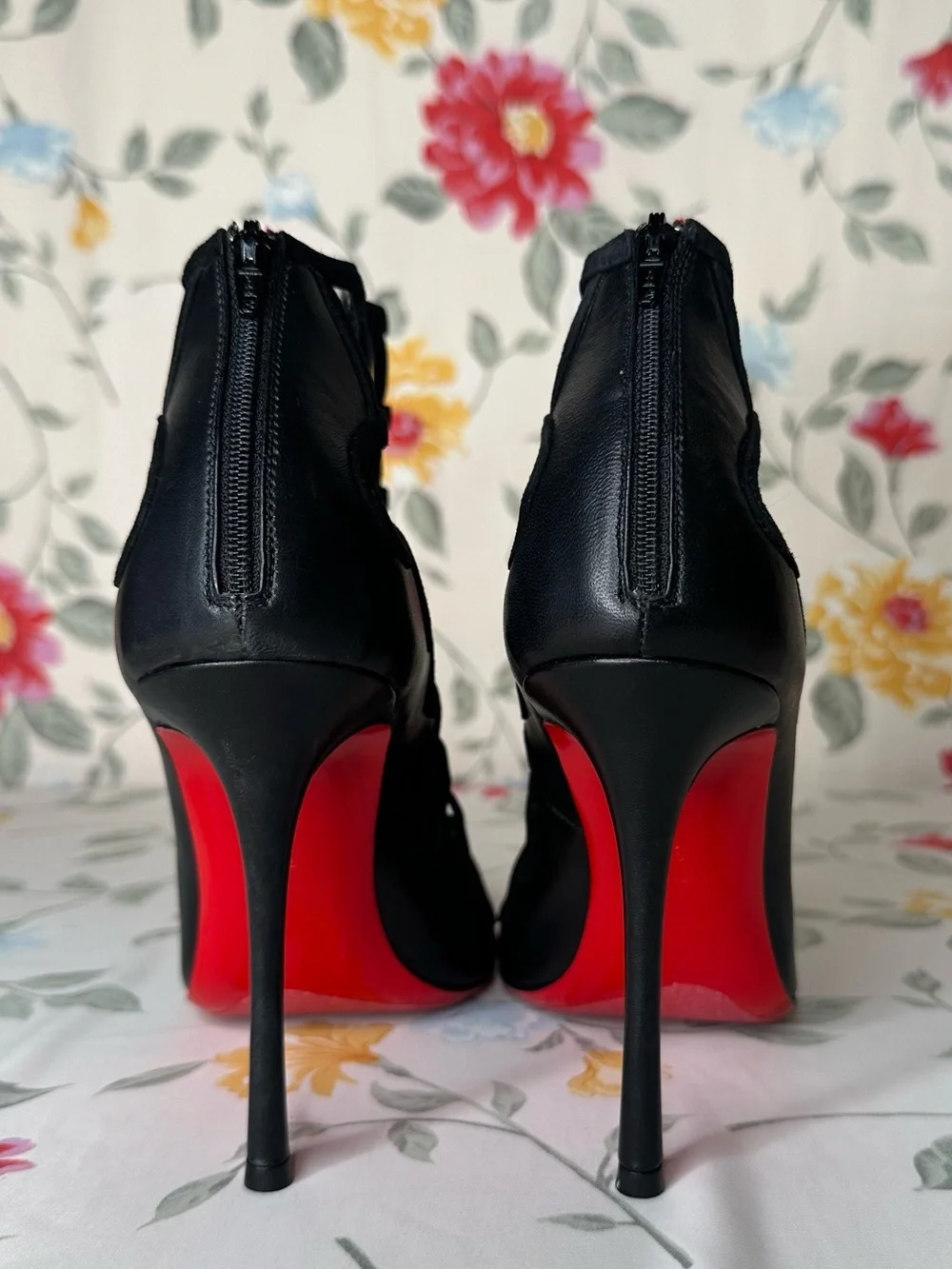 CHRISTIAN LOUBOUTIN Authentic- Cajaboot 100 Nappa Shiny/ Veau Velours Size 39