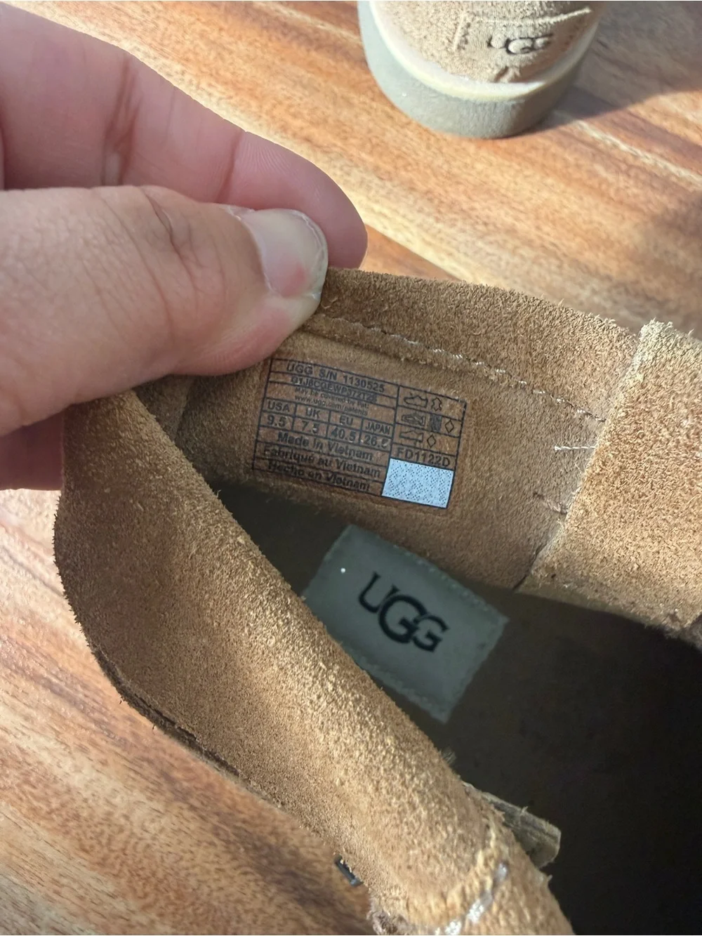 UGG suede short