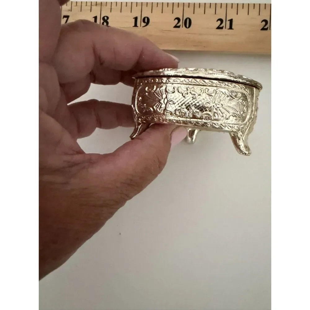 unknown vintage heart