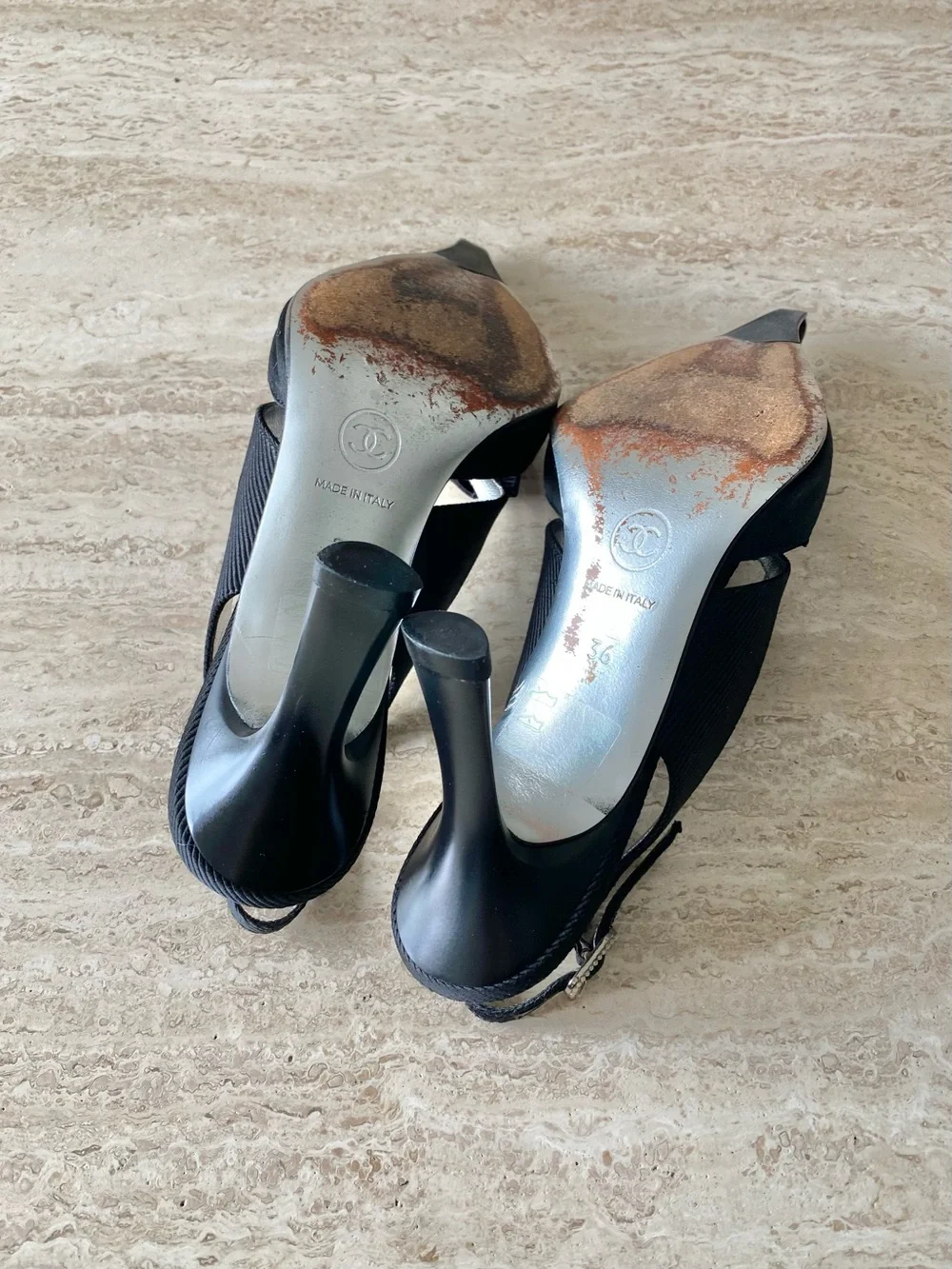 CHANEL heel good