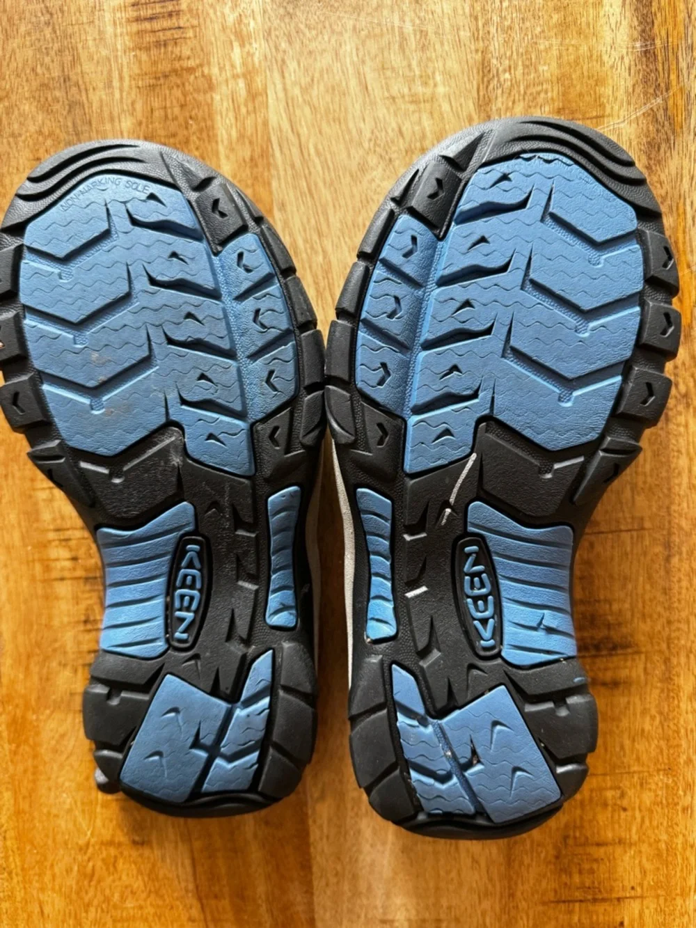 KEEN Women's Newport H2 Closed Toe Water Sandals, Mulch/Quiet Harbor, 6 US EUC