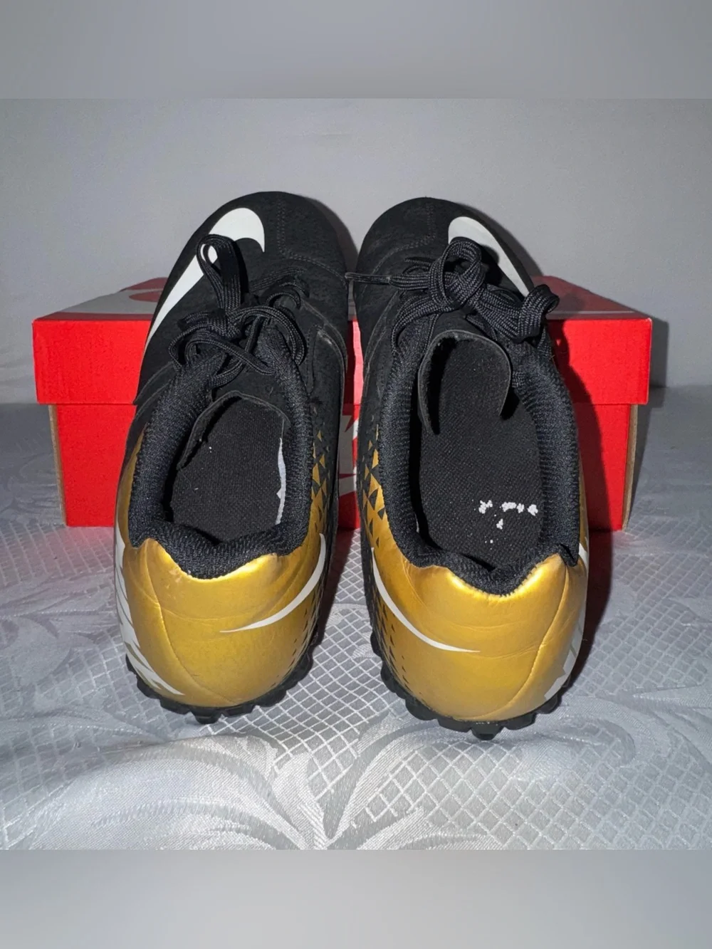 Nike low profile