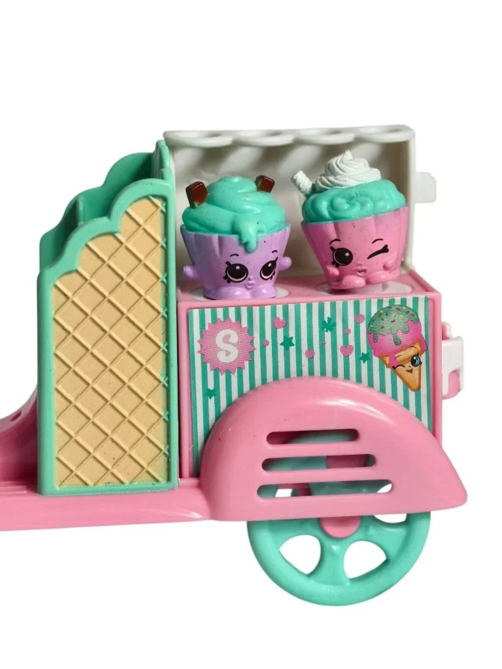 Shopkins bustling streets
