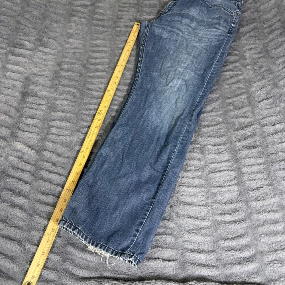 Levis measurements waist