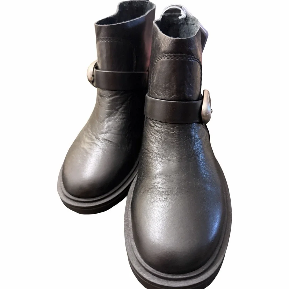 AEROSOLES new women