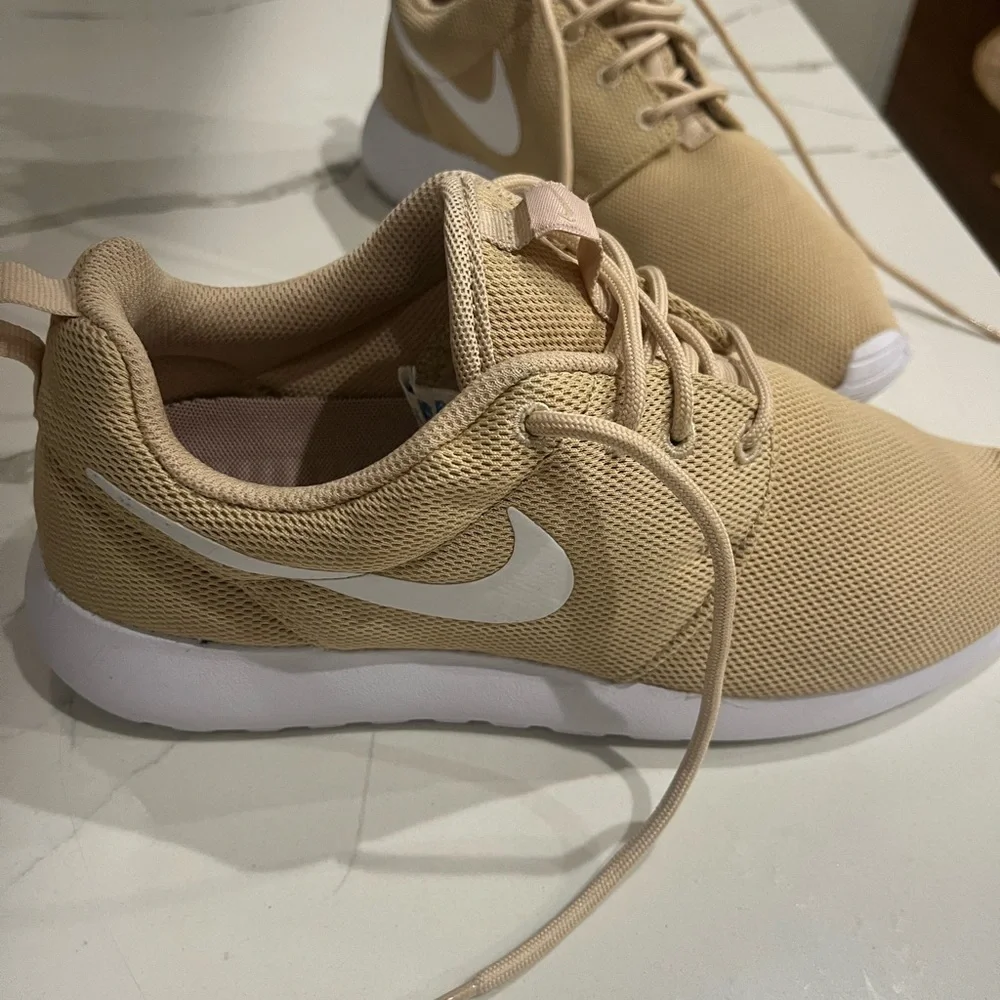 Nike traction authentic tan