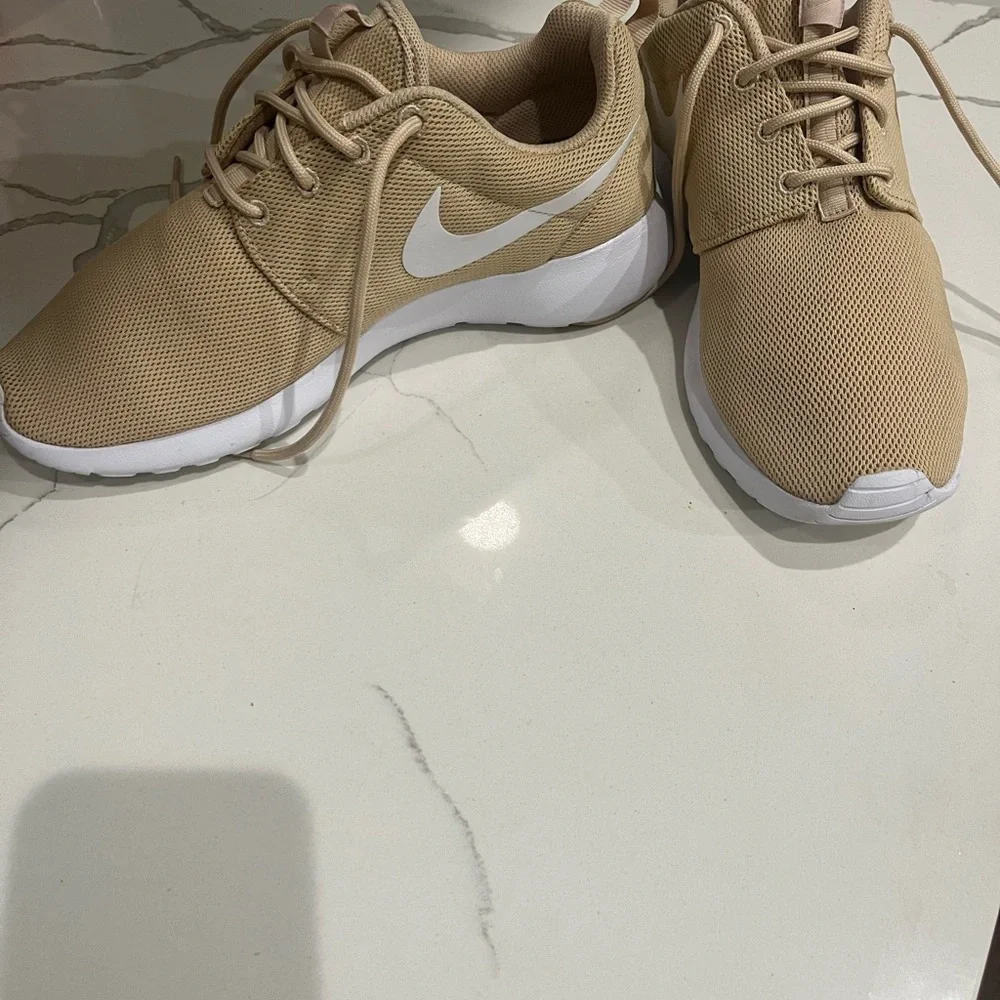 Nike are euc desert