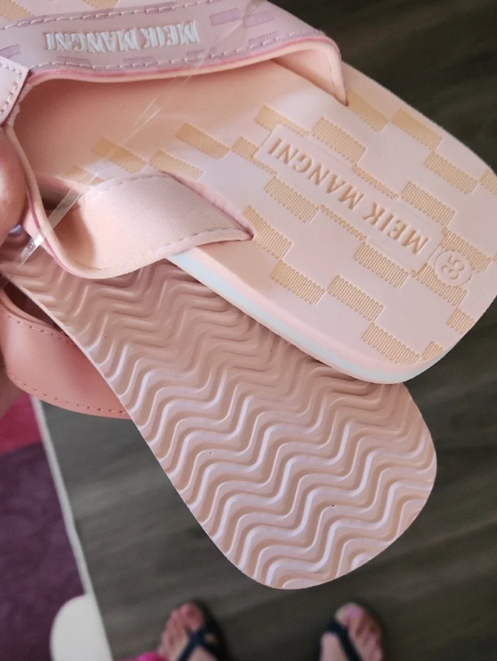 meik mangni pink thong