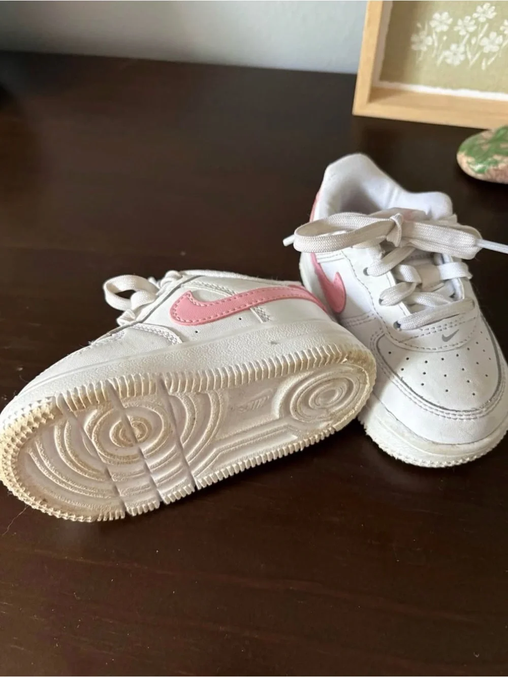 Nike pink white