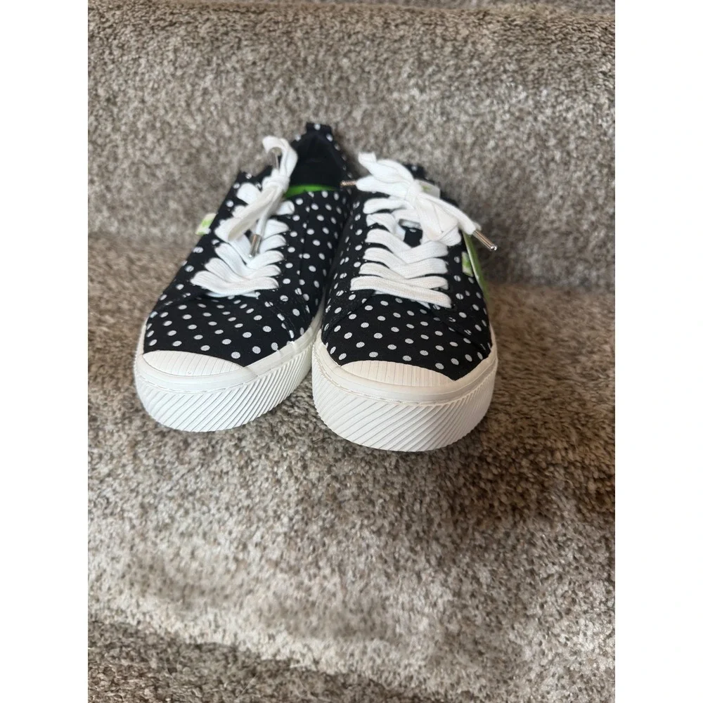 Cariuma brand new