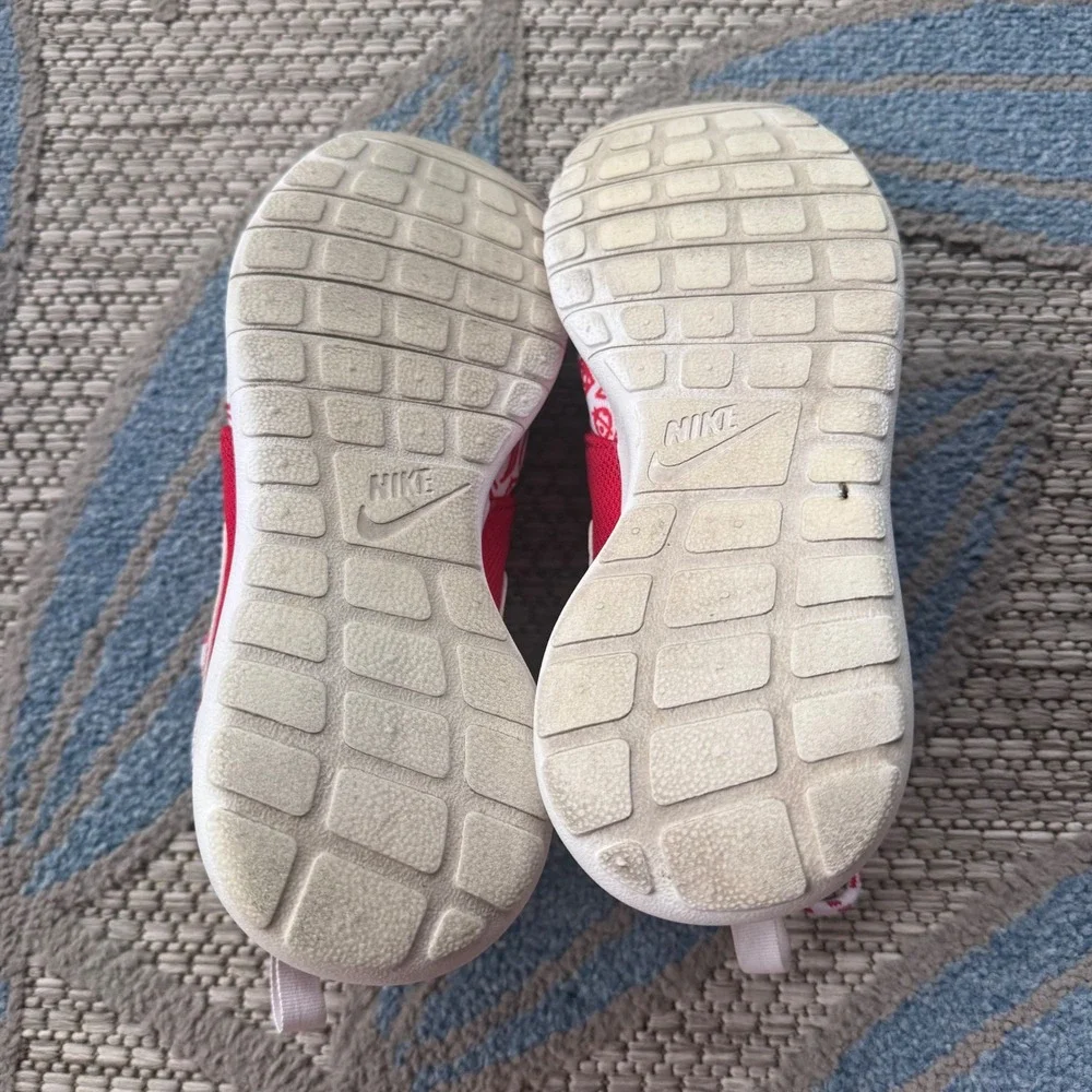Nike Roshe One Print GS Valentines Day Athletic Sneaker Youth Size 5.5Y