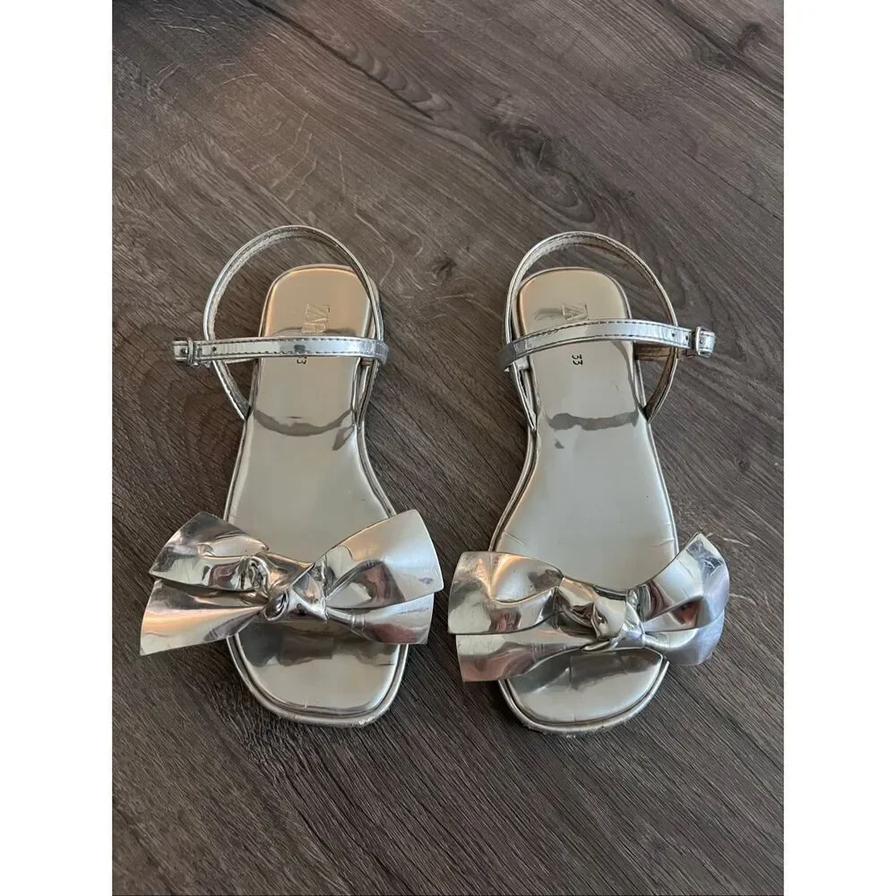 Zara silver metallic Girl sandals size 33 /1.5 US
