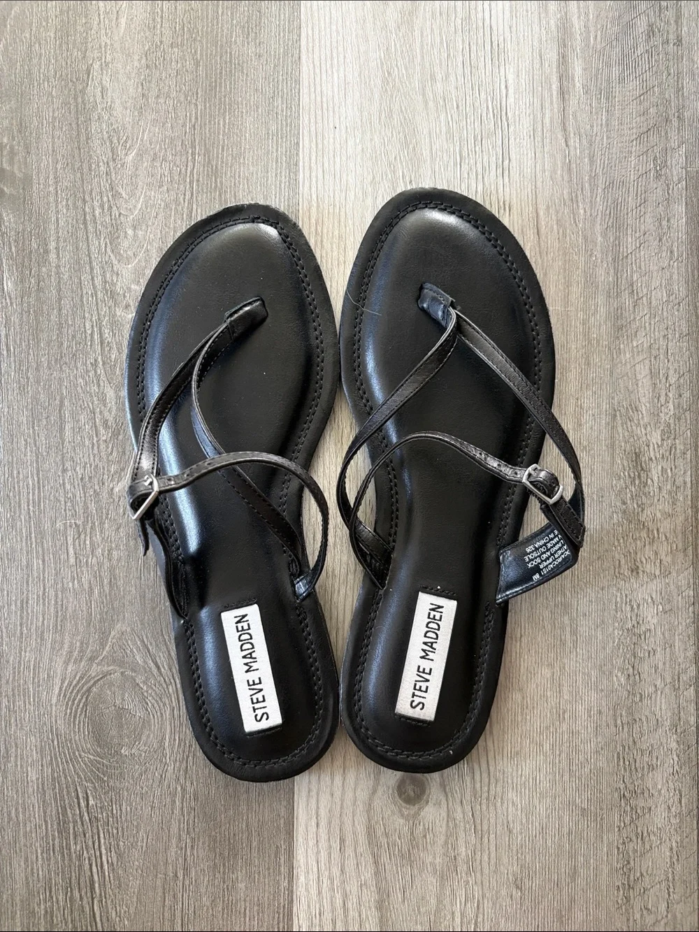 Steve Madden Black Toe-Loop Strappy Sandals