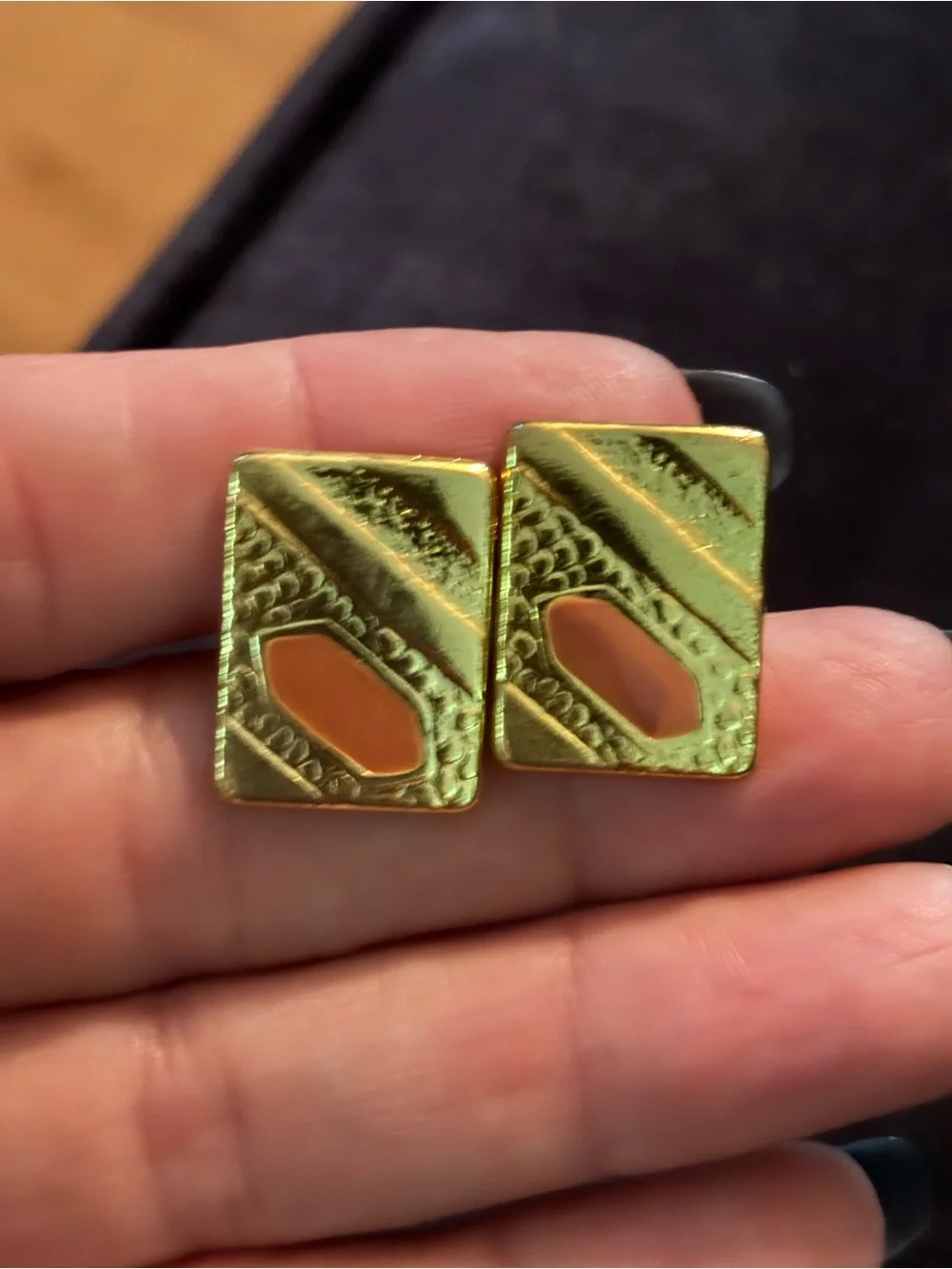 N/A gold tone