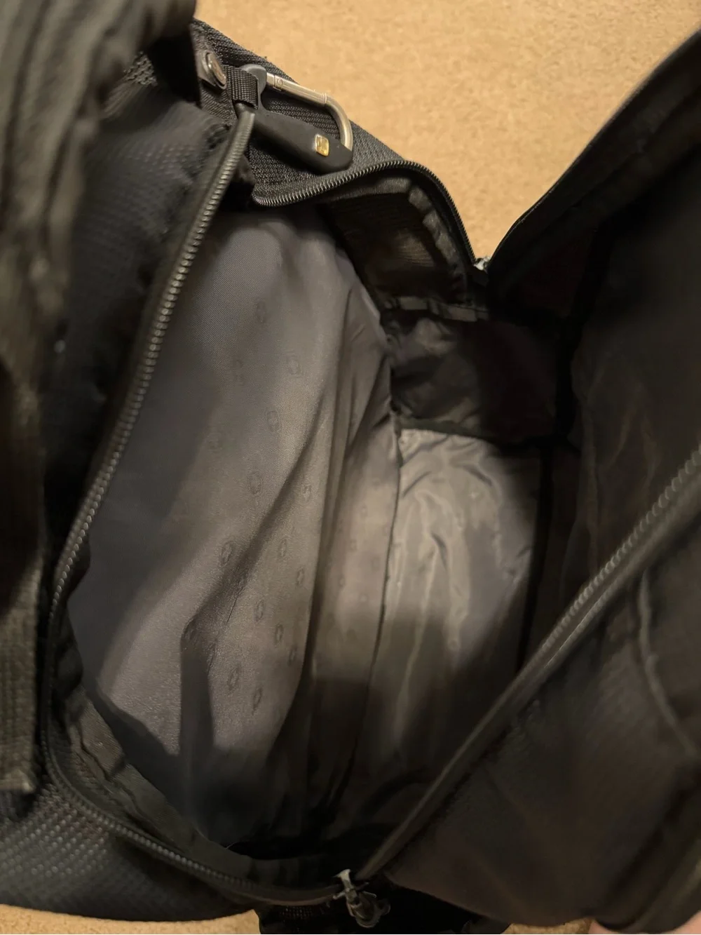SwissGear versatile black