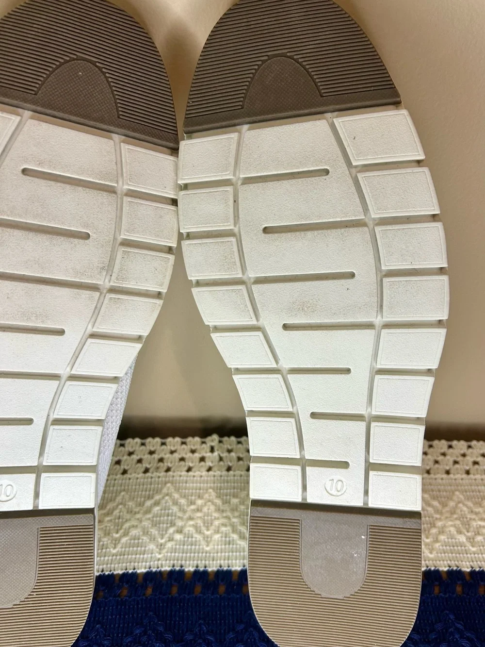 La Milano sleek white