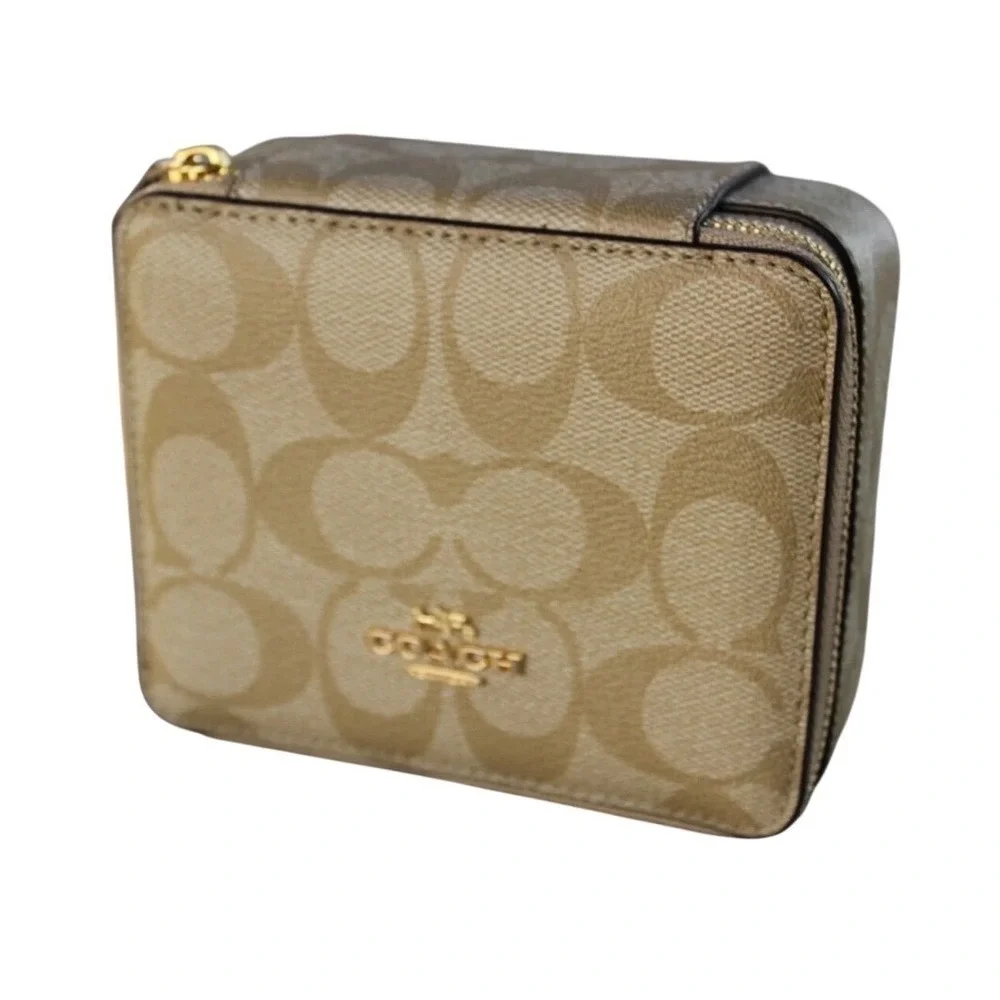 Coach Signature Canvas Square Jewelry Box Khaki Chalk Gold‎ Hardware Travel Case
