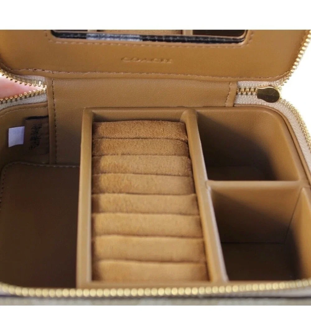 Coach Signature Canvas Square Jewelry Box Khaki Chalk Gold‎ Hardware Travel Case