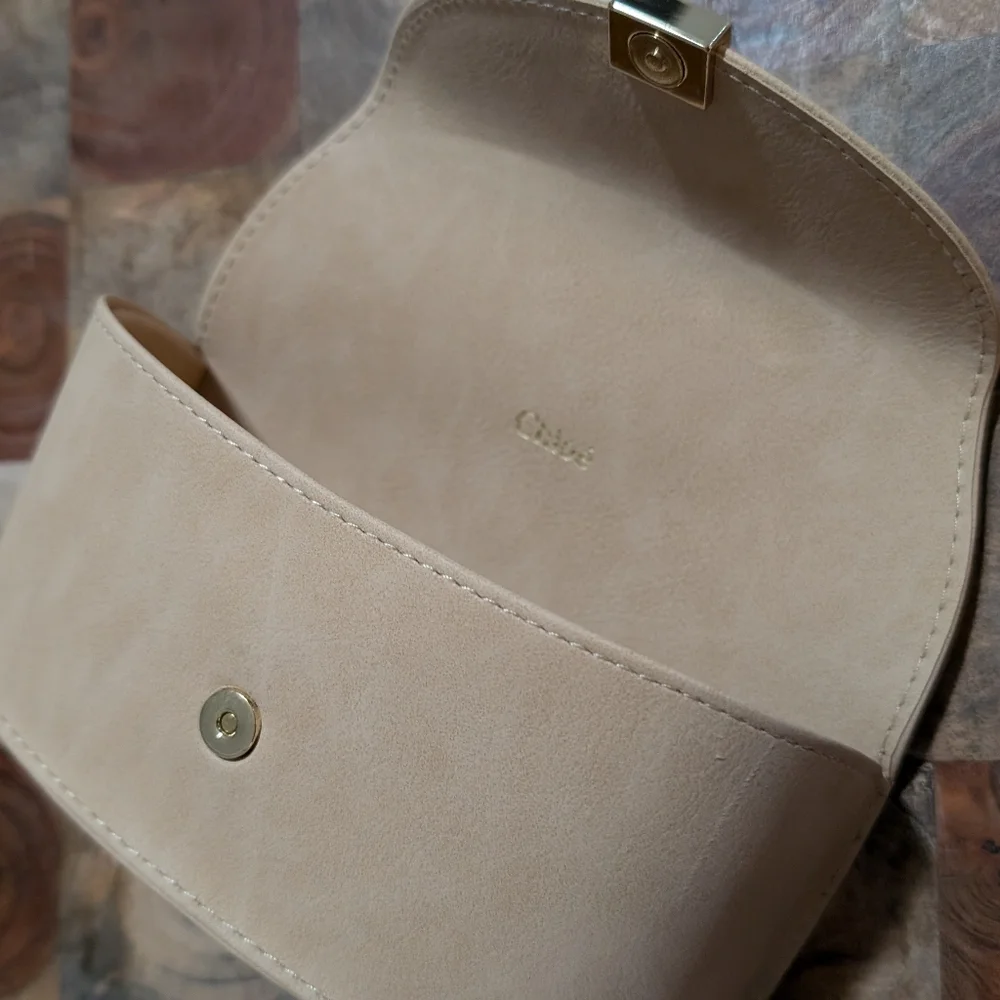 Chloe item glass