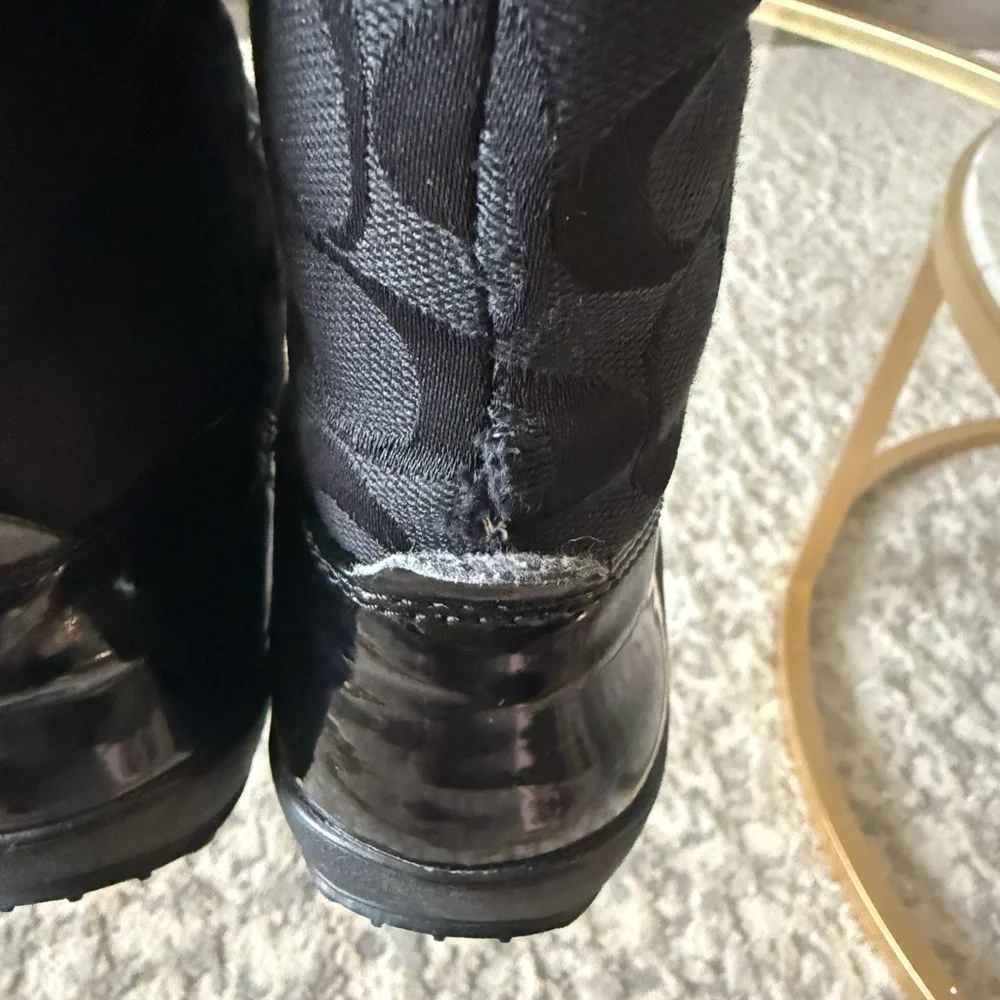 Coach “peggy” signature