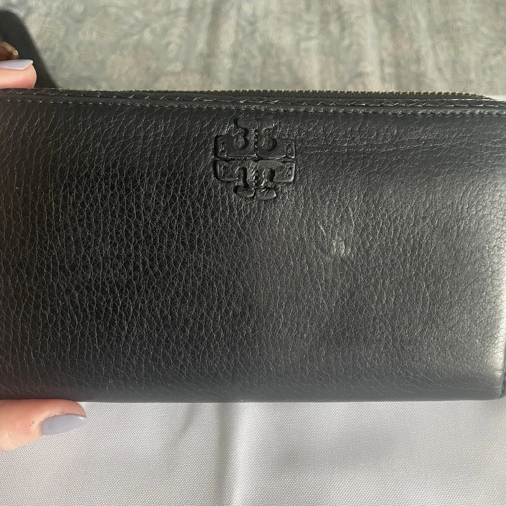 Tory Burch zip continental pebbled