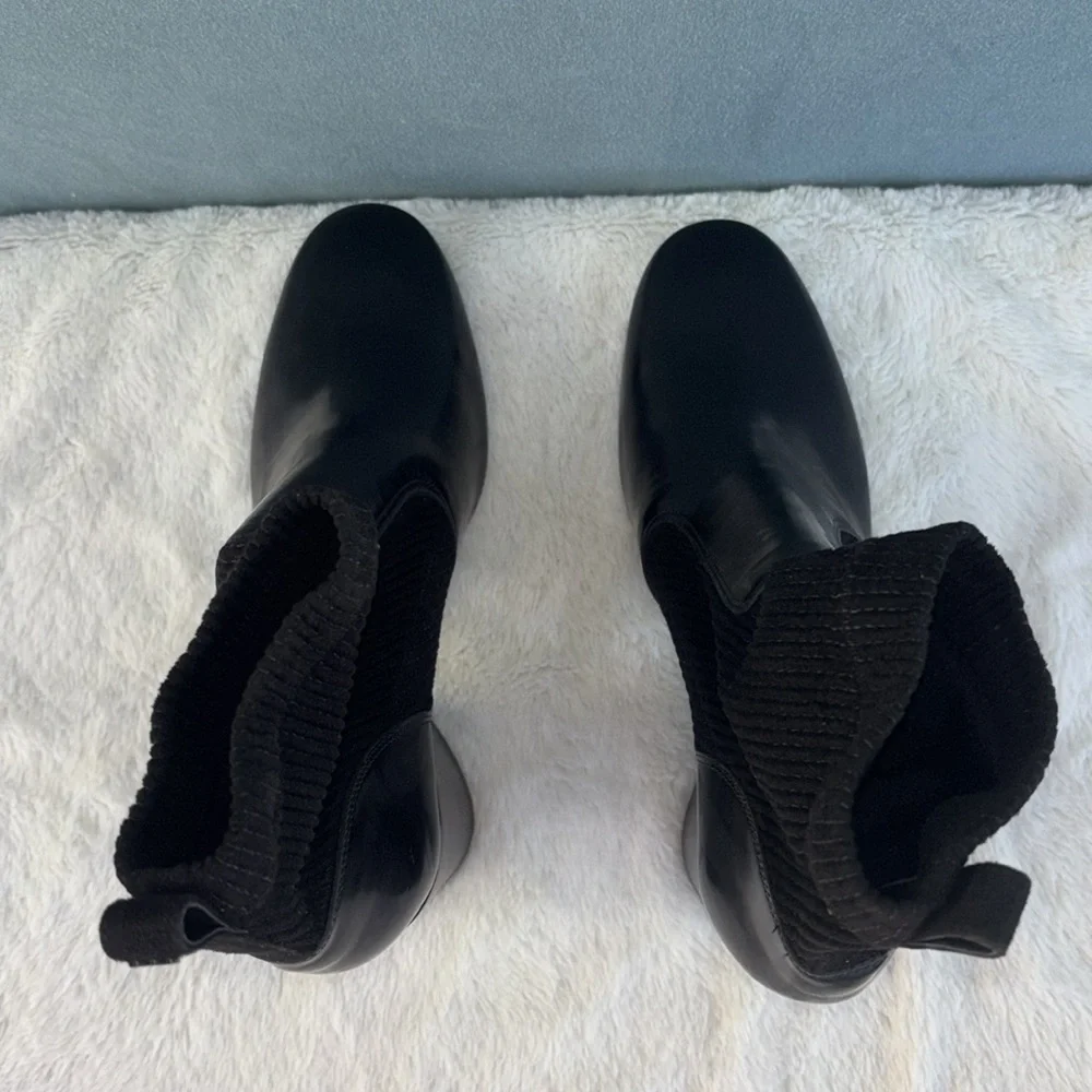 Tory Burch climbs black both