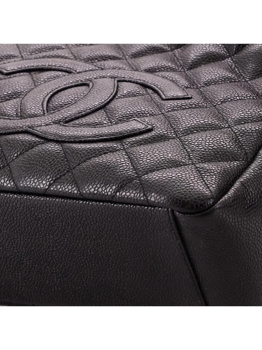 CHANEL indulge timeless