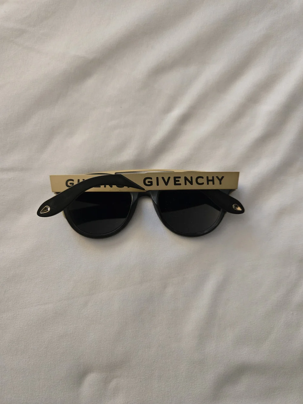 Givenchy tone them not