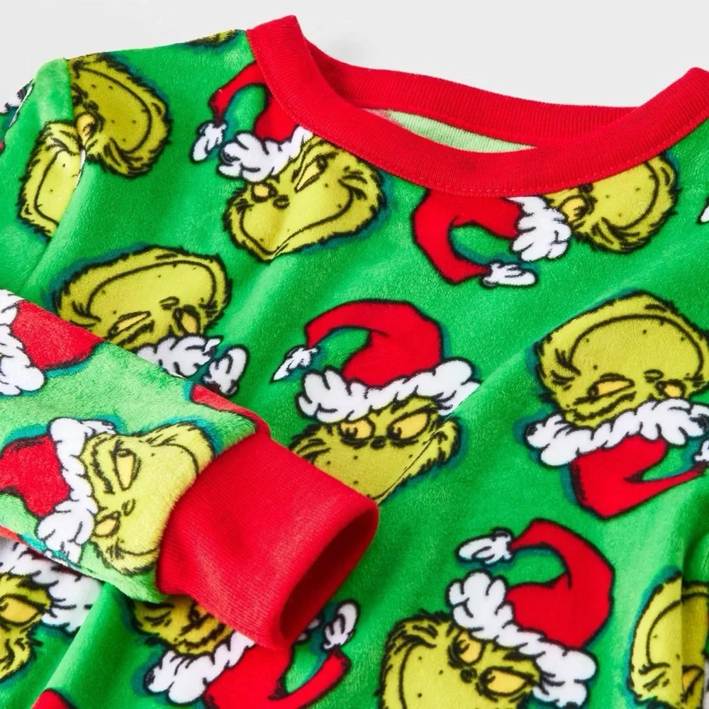 Toddler nwt 2pc Grinch Snuggly Soft Pajama Set with Socks - Green 2T