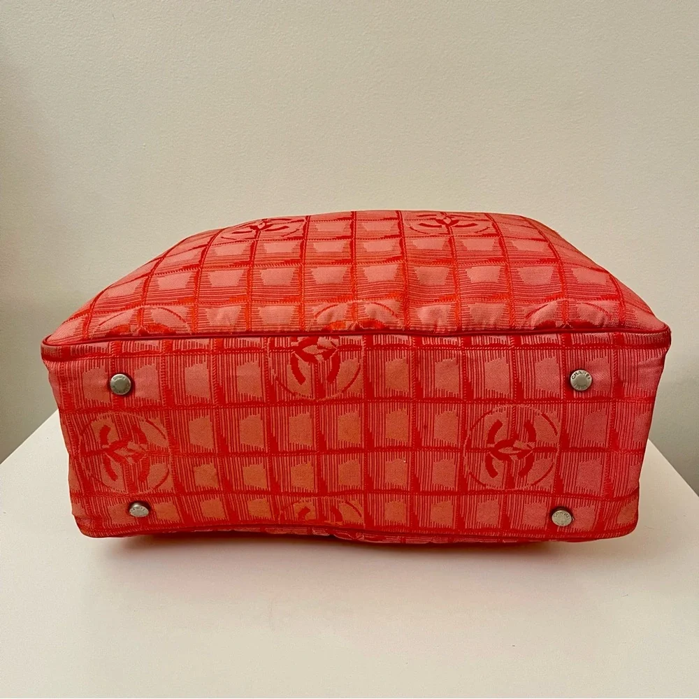 CHANEL elevate your