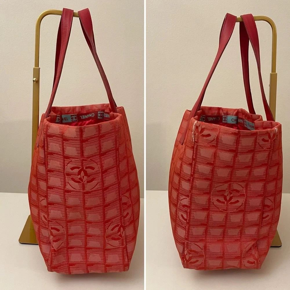 CHANEL elevate your