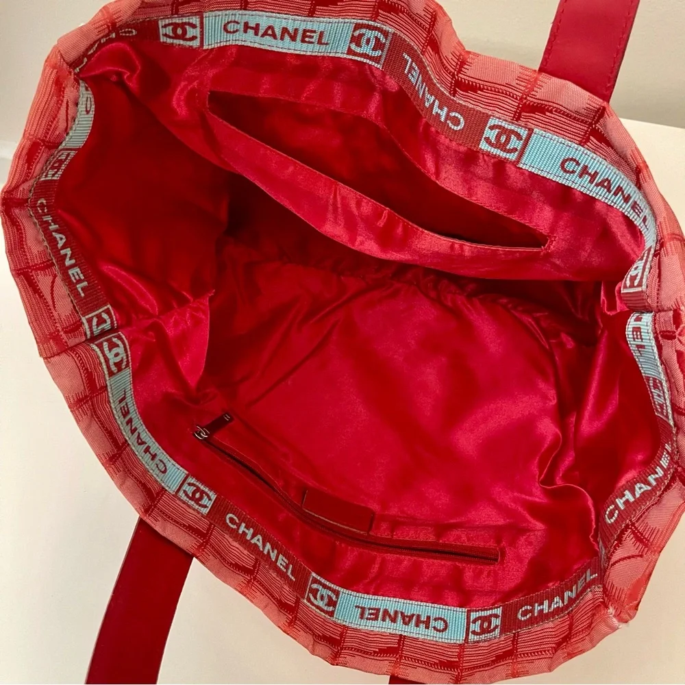 CHANEL elevate your